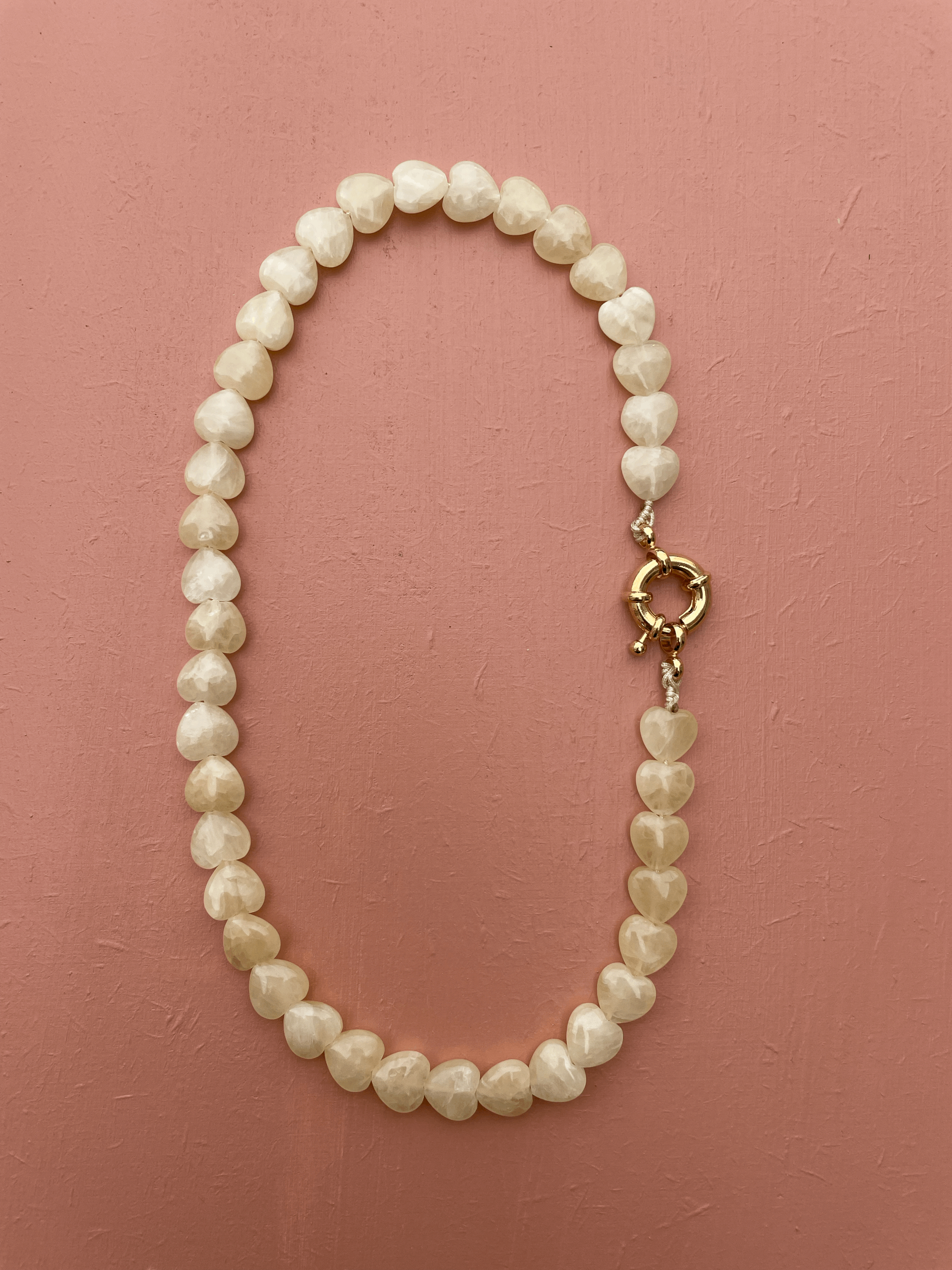 Collier Cœur en Jade Jaune Plaqué Or 18 Carats – Fermoir Bouée