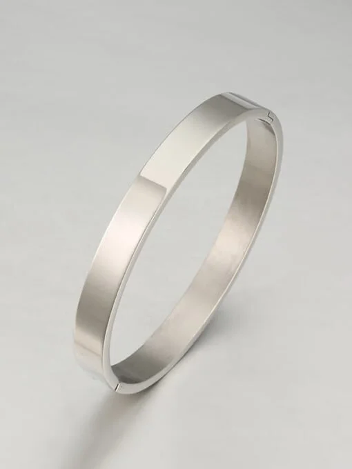 Ke-Hong-Titanium-smooth-und-Minimalist-Bracelet-0.jpeg