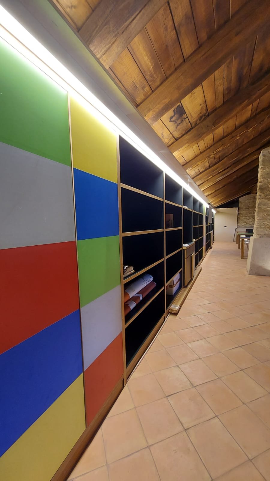 Dettaglio della libreria della biblioteca