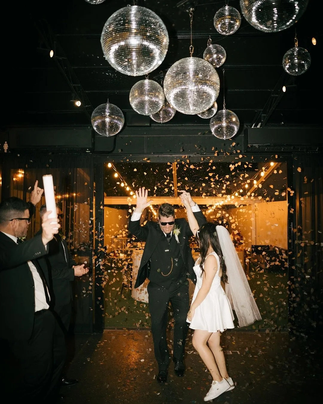 Izzy&amp;Dan

And their absolutely amazing wedding celebration in the city! ✨🪩

Venue: @therefinery__ 
Hair&amp;MAU: @honglemakeupartist 
Flowers: @forest.flame.events 
Decor: @therefinery__ @forest.flame.events @_alloccasionscandles @brisbanefairyl