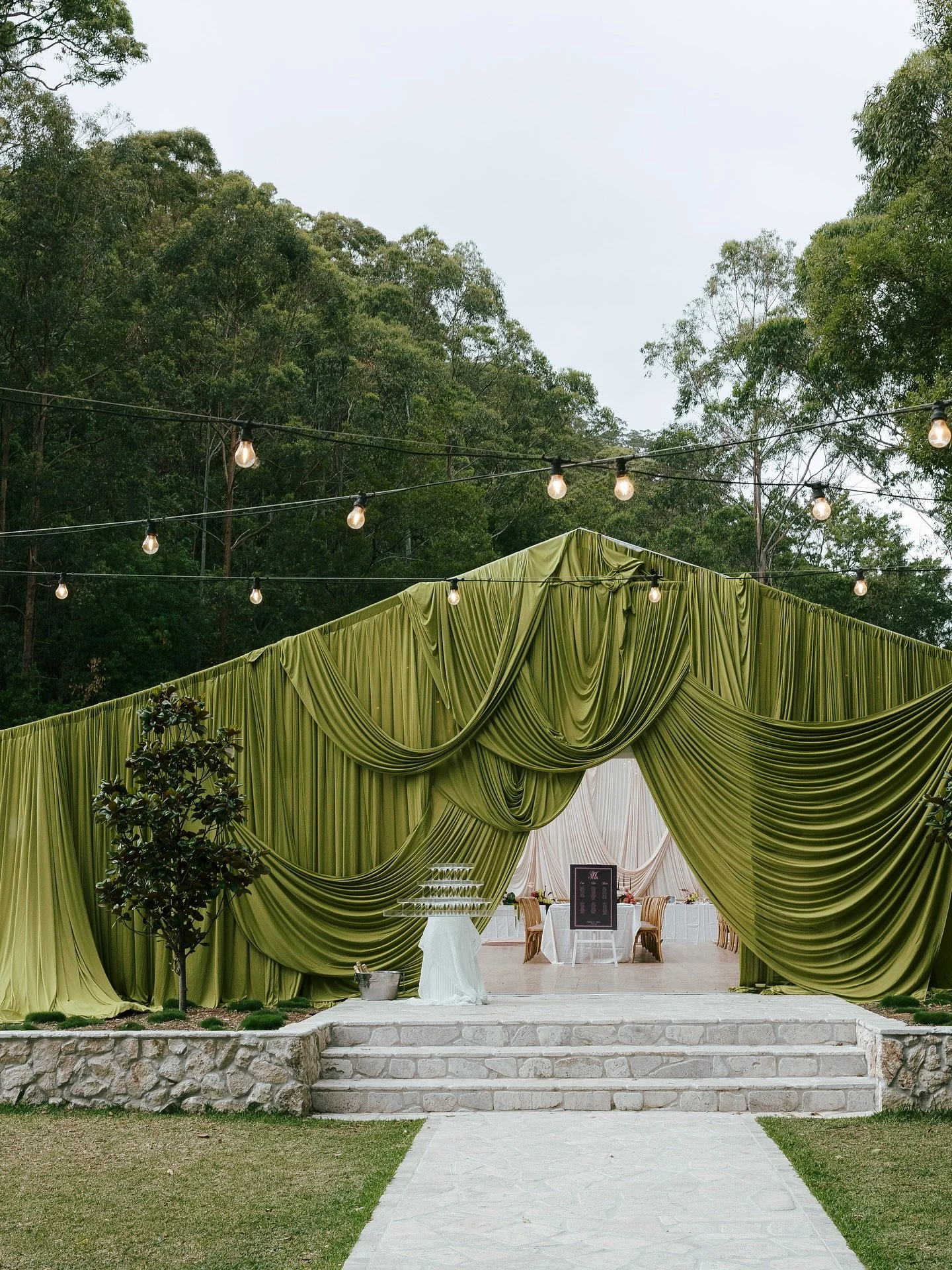 Talk about the draping of your dreams!!! 

Planning &amp; co-ordination: @panoramaeventsaus 
Venue: @thebowerestate 
Draping: @demavi_weddings 
Celebrant: @weddingsbyyazmin 
Video: @andgodcreatedfilm 
MAU: @siennawardmua 
Hair: @missybridal 
Flowers: