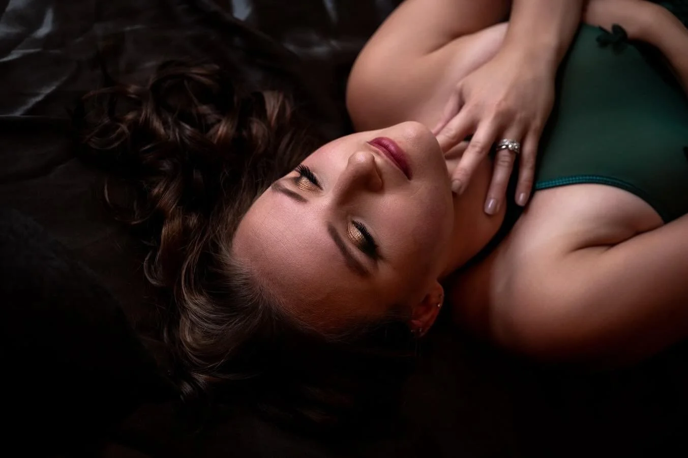 🔥🔥
.
Sometimes, it&rsquo;s not until we pause and really look at ourselves from a fresh perspective that we realize just how far we&rsquo;ve come. This stunning woman took a moment to reflect on her journey, and it was clear that she&rsquo;s strong