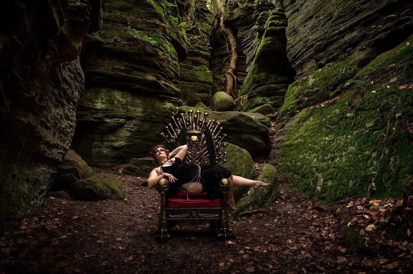 A quick glimpse into our 🌿Season of the Witch🌿 event yesterday! I have a PILE of beautiful witchy images to go through, but I wanted to make a post thanking all of you who came out to participate, thank you to the beautiful people at @panamarockspa