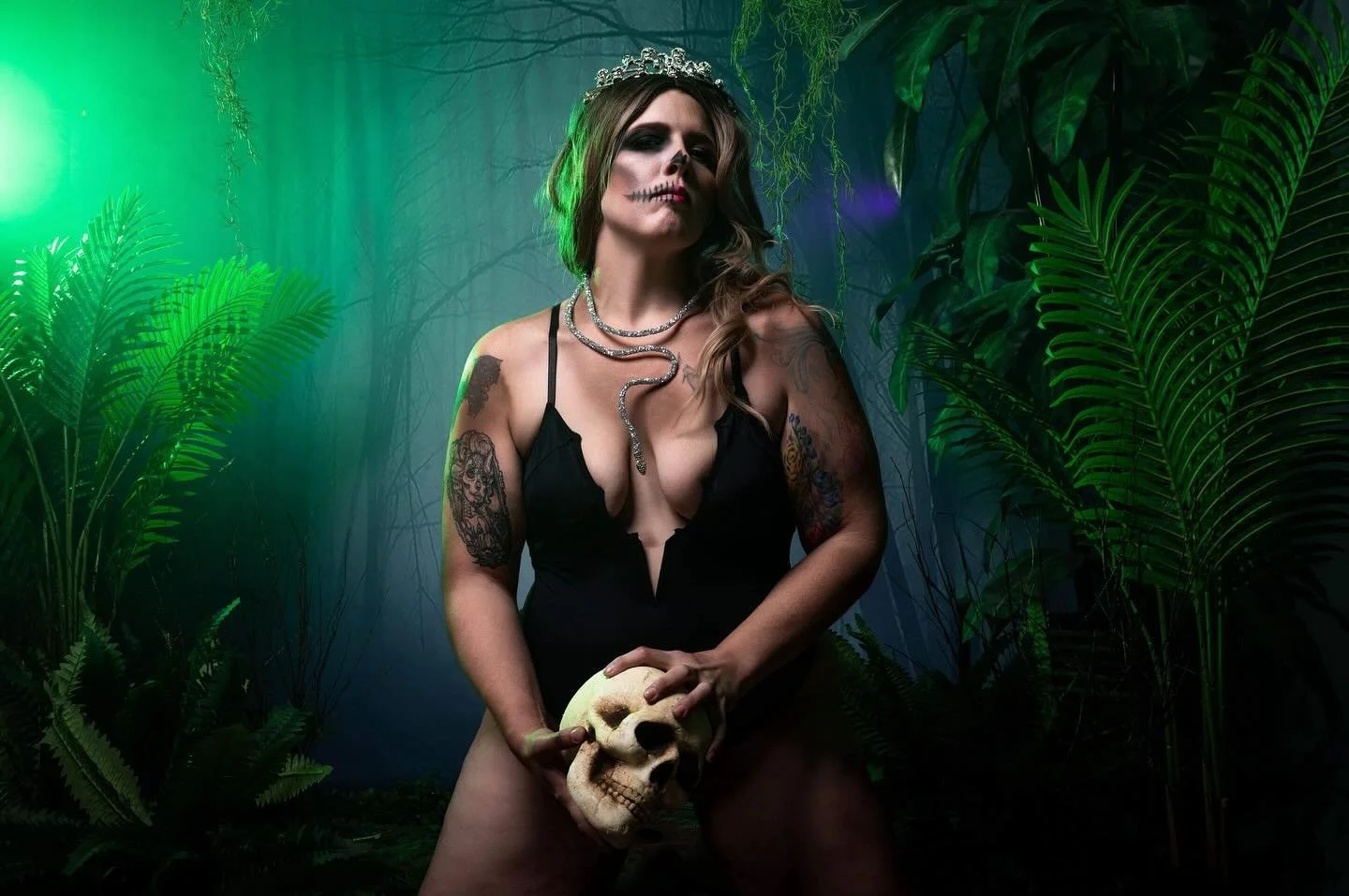 A little ✨overshare✨ from yesterdays studio sesh. 💀👻 This was such a blast!! Three cheers for this queen, always down for anything! 🙌🙌🙌 She sits down in the makeup chair and says, &ldquo;Eh, do whatever you want!&rdquo;. 
Girl, say less&hellip; 