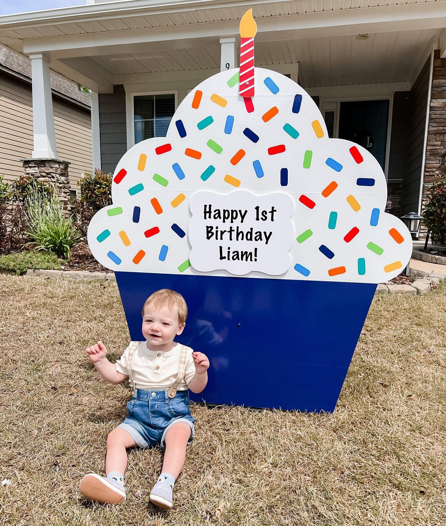 Happy 1st Birthday to my baby nephew, Liam Oliver💙 I love this sweet boy so much! Liam gave me the title &ldquo;Auntie Jules&rdquo; and inspired me to start this business👩🏻&zwj;🍼 We celebrated today with our True Blue Cupcake🧁 Help me wish this 