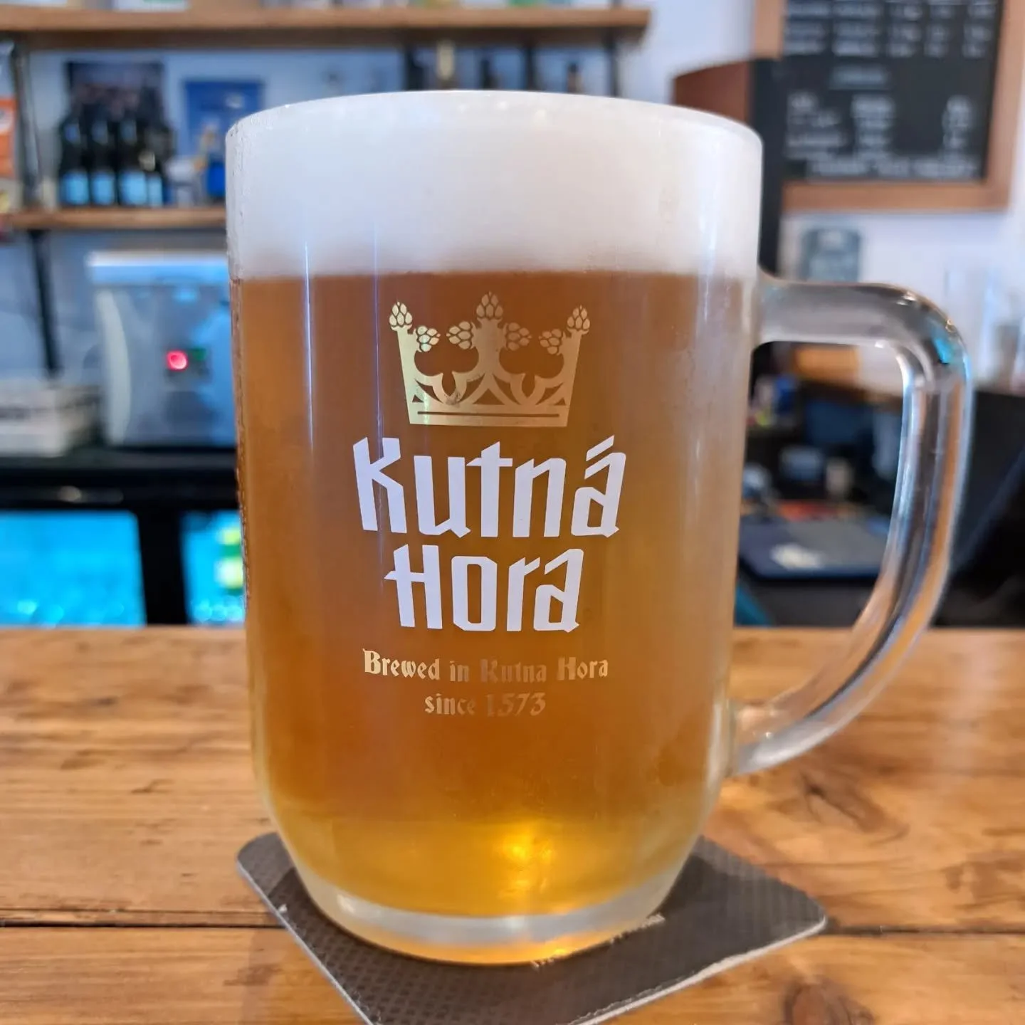 🍺 CZECH LAGER EXCLUSIVE 🇨🇿

Kutn&aacute; Hora Zlat&aacute; 12 UNFILTERED is here and pouring exclusively at @_hopbox and @handsomeprincebar.

We've managed to snag the only UK supply of this amazing release from one of the absolute finest independ