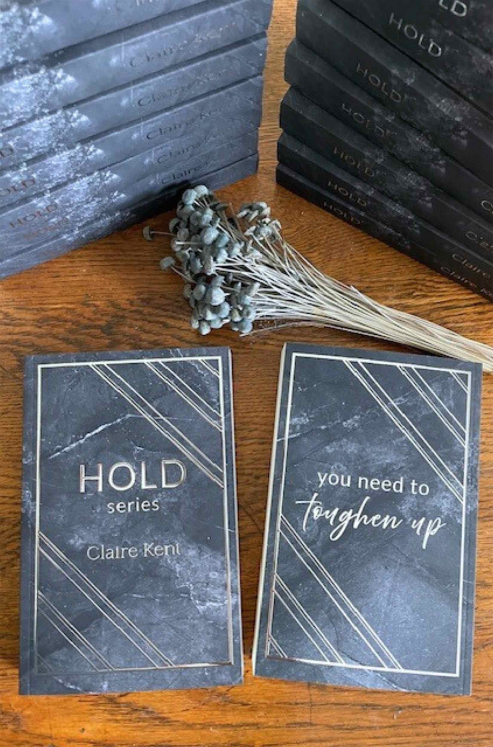Hold 7.jpg
