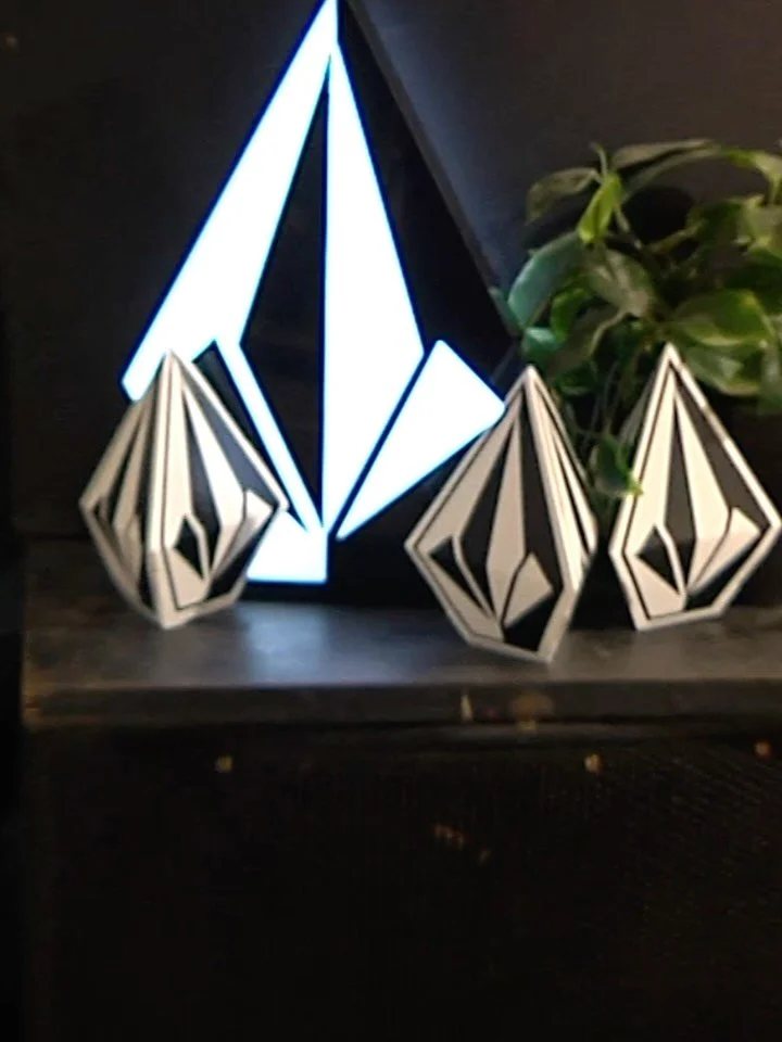 Shredenhams is coming into its own as the nights draw in. It has been great to see so many events taking place recently. Some highlights from the volcom &lsquo;High Times&rsquo; video premiere event 📹 @southwest.skate.co 📸 @createdvoidd &bull;
&bul