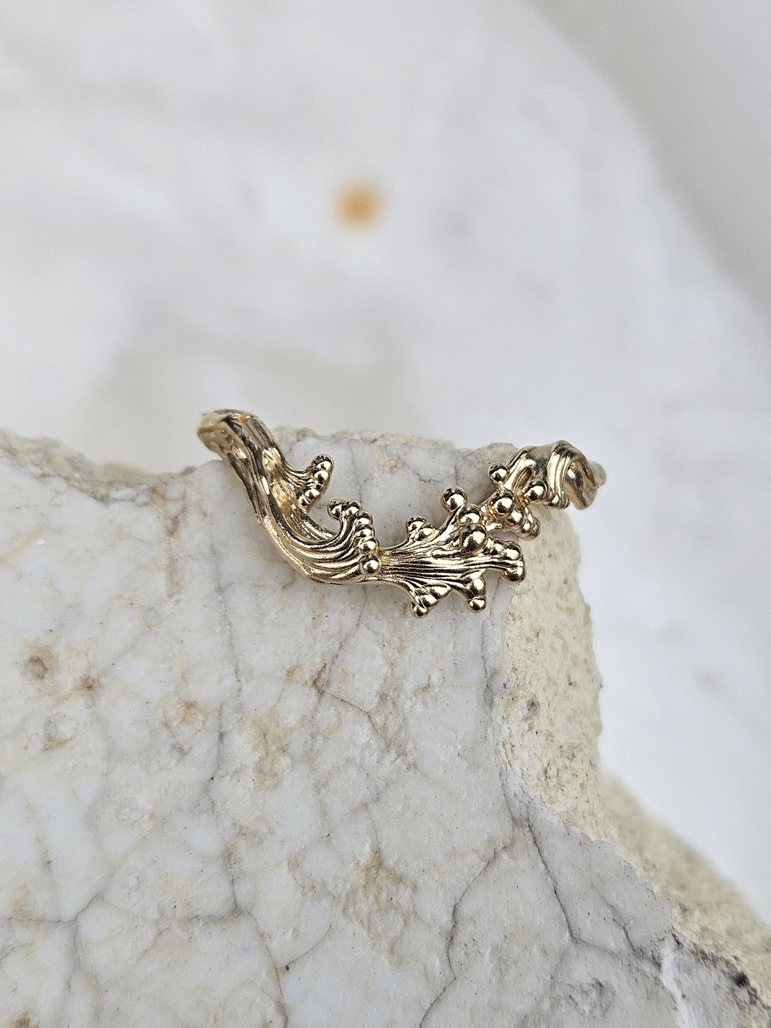 Curved Wave Ring