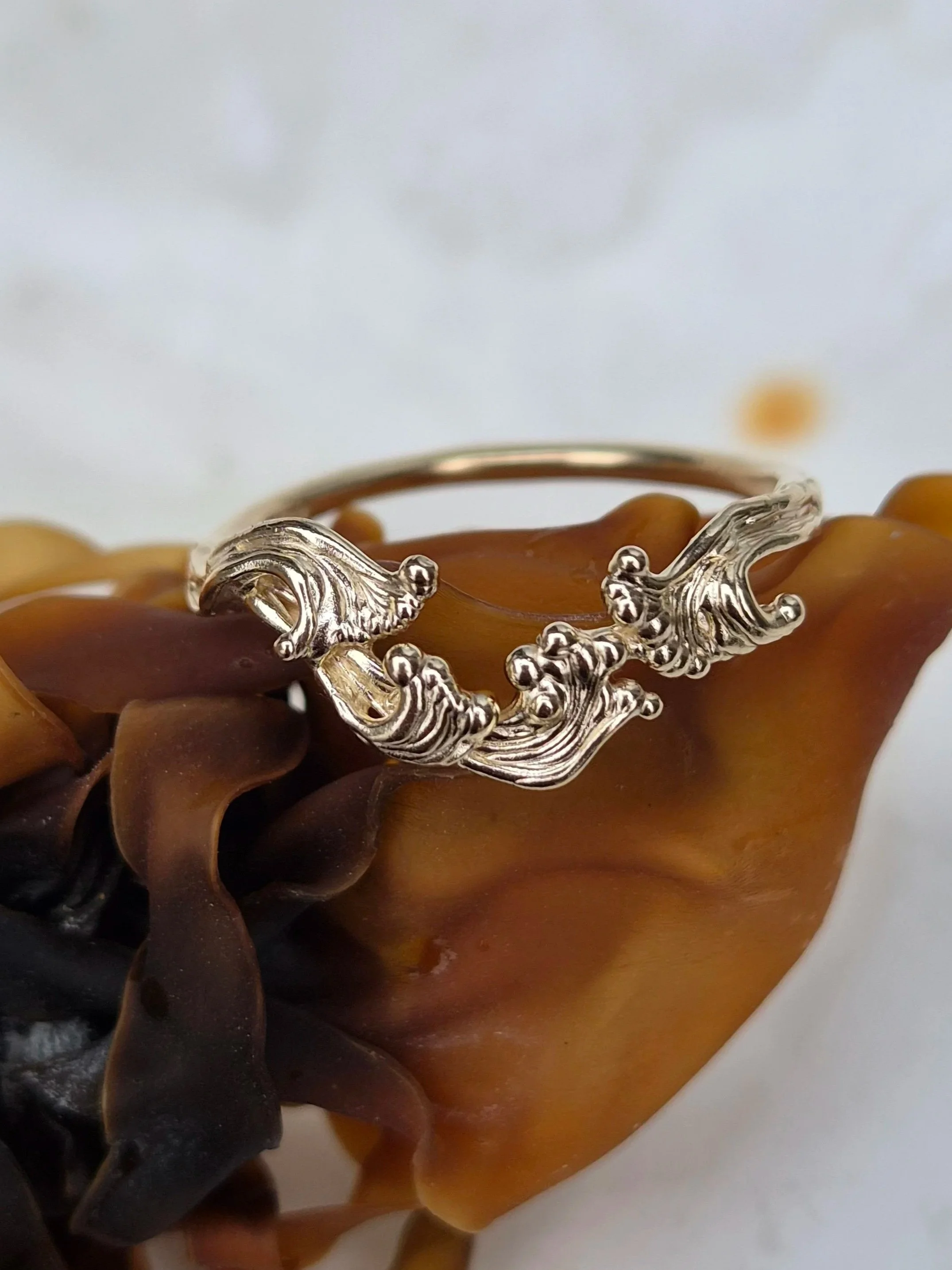 Curved Wave Ring