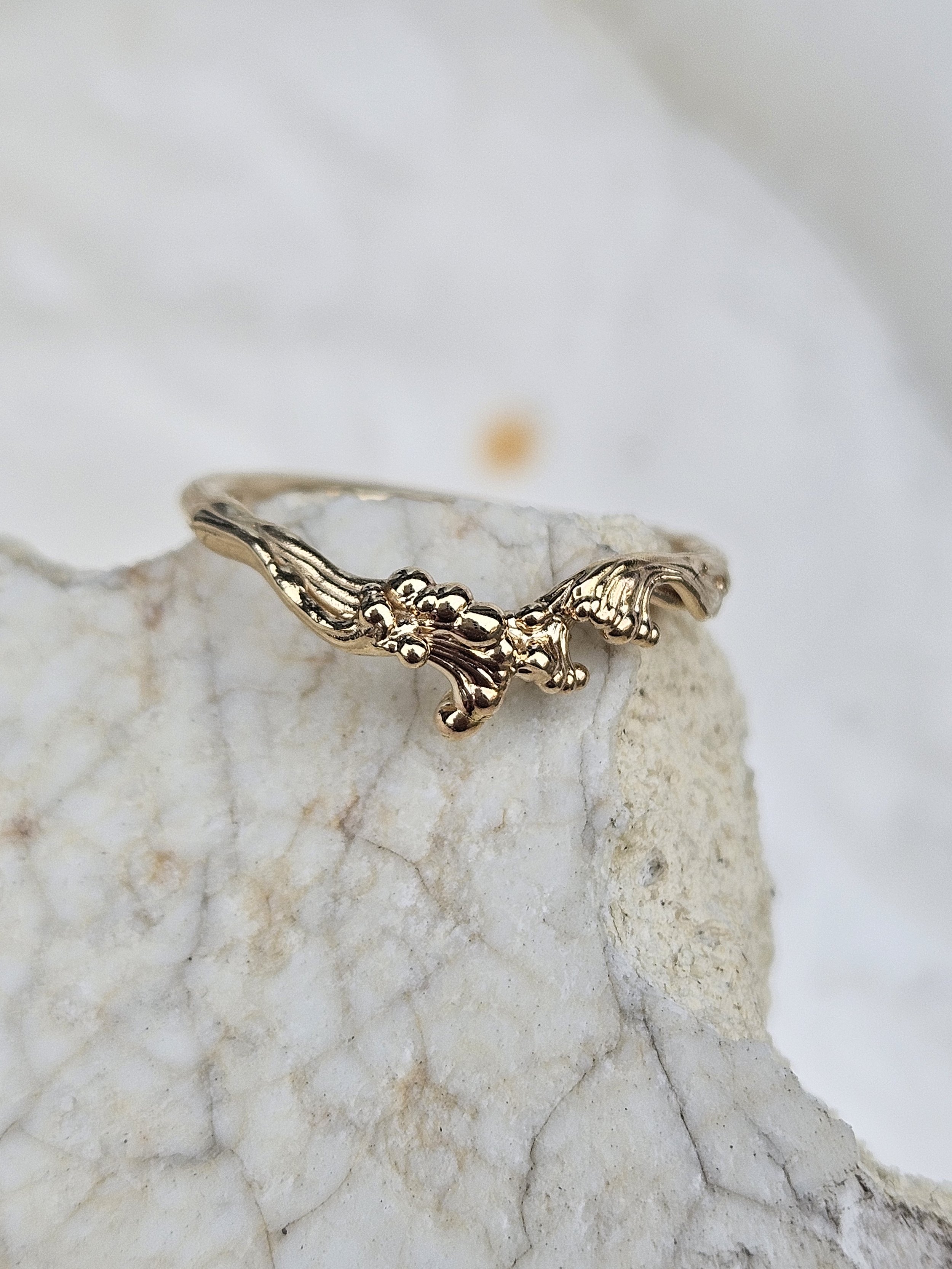 Curved Wave Ring