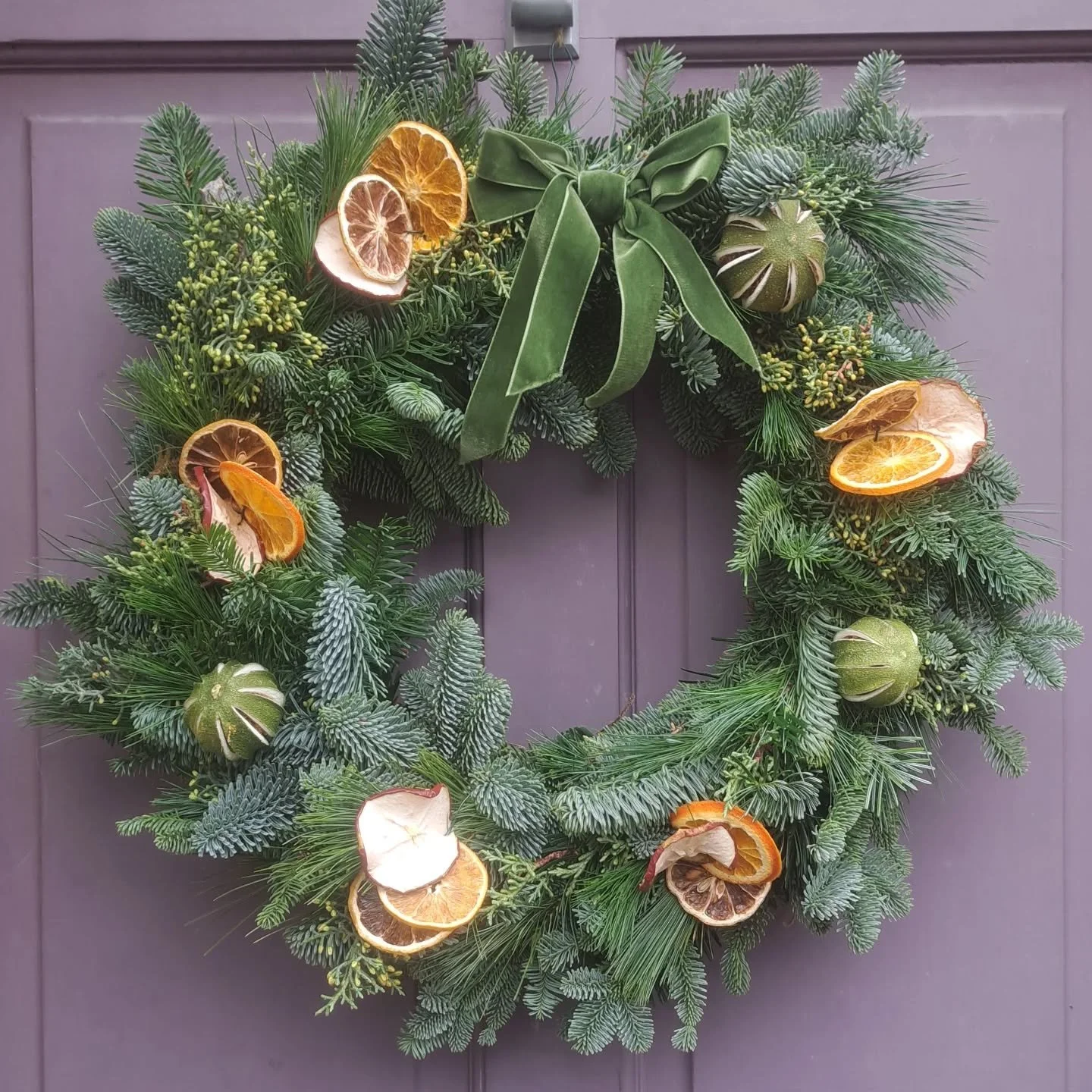 Big thank you to @bluebellsfloralstudio and Ashton Fruit shop for a very enjoyable and creative evening making Christmas wreaths.