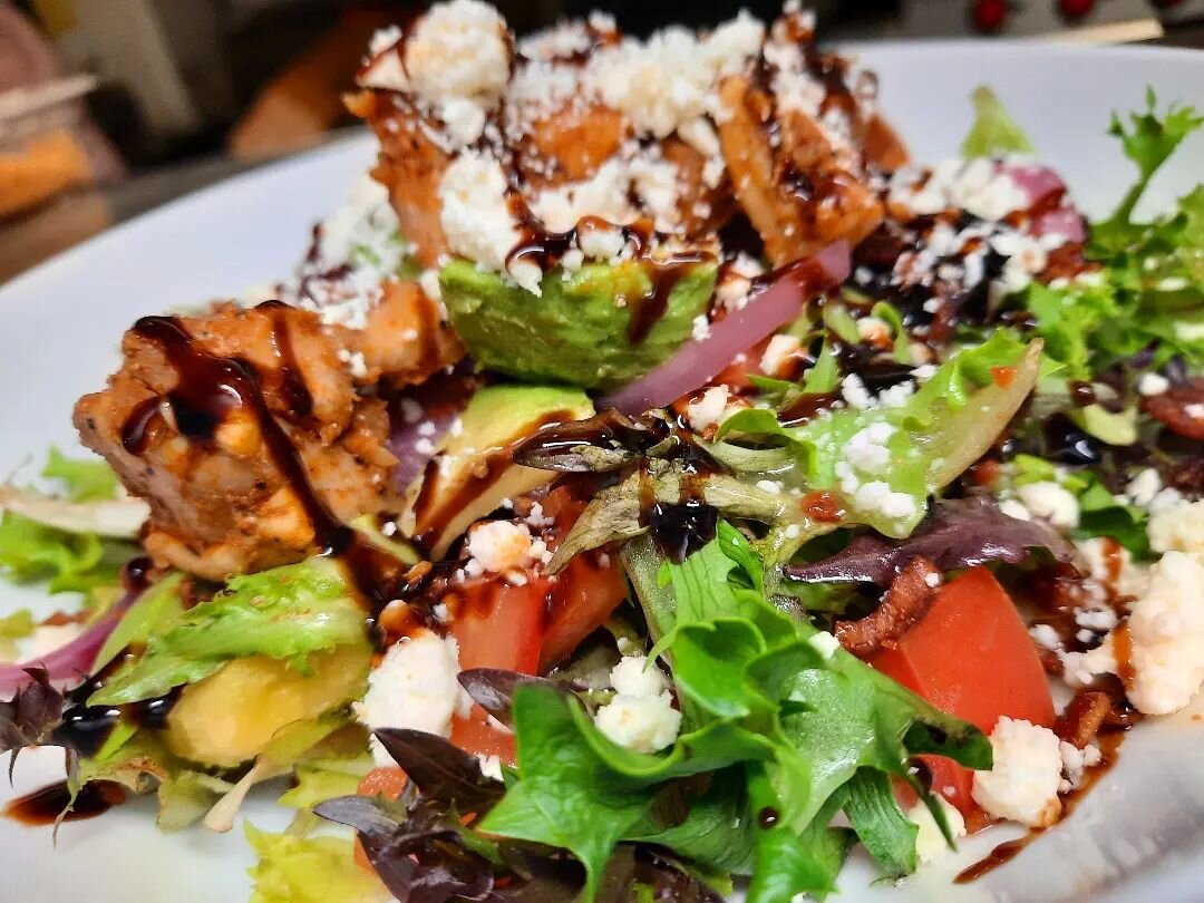 Lots of people come for the burgers and fried chicken, but our salads never disappoint! The Kodachrome here is packed with flavor and color.

#chicagodrinks #Chicagobrunch #burgers #salad #chicagofood #chicagotrivia #chicagobar #bar #cocktails
