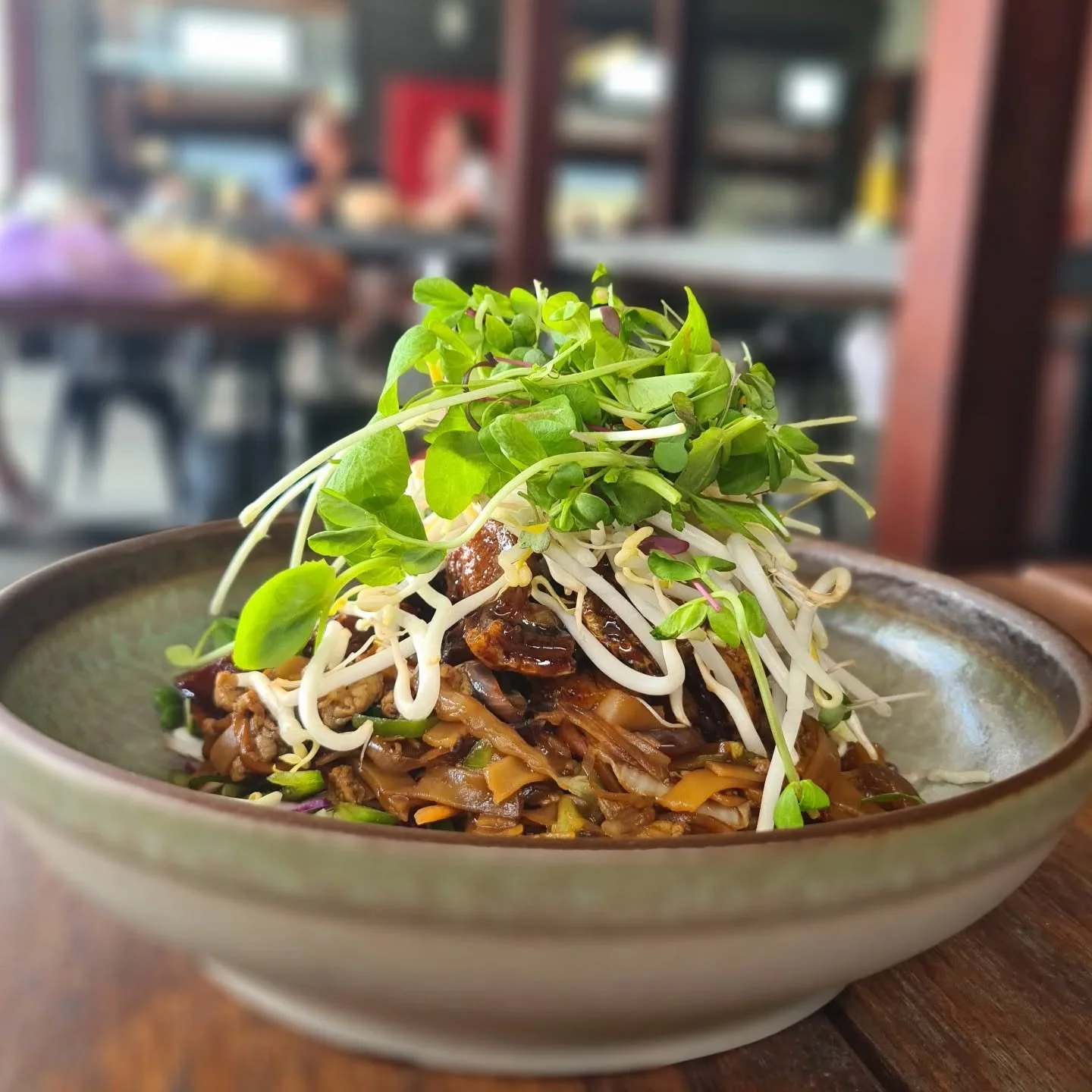 Introducing another new addition to our menu: the Crispy Pork Belly Bites served on an egg noodle salad with Asian slaw, bean sprouts,  and our housemade dressing.  The refreshing textures and flavours will have you dreaming of your next visit!
#fre