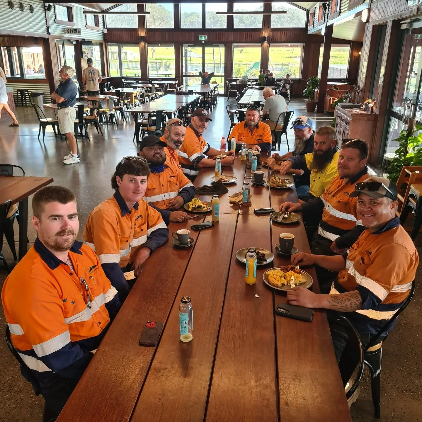 Electricity workers on the 'big lines' between Karuah & Taree kickstart their day with an early breaky, before heading out into the heat... to help keep us cool! 
#highviz #tradies #electricity#breakfast#cafe #theartisanfarmernabiac #nabiac #for