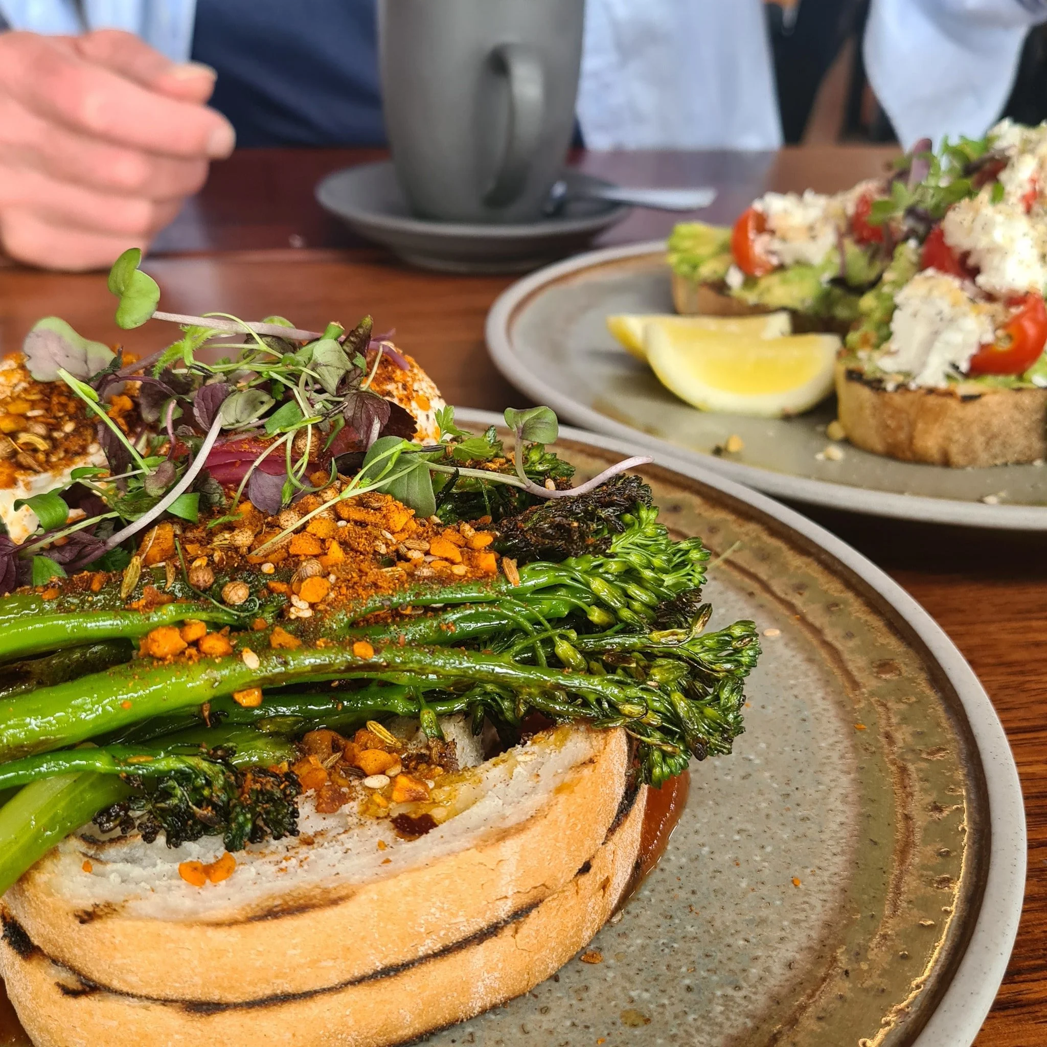 When you can't pick which dish...Pick two and share! But what'll it be - savoury + savoury or savoury + sweet or sweet + sweet?! Agh, still so many decisions. 
 #breakfast #nabiac #barringtoncoast #midnorthcoastnsw #theartisanfarmernabiac
