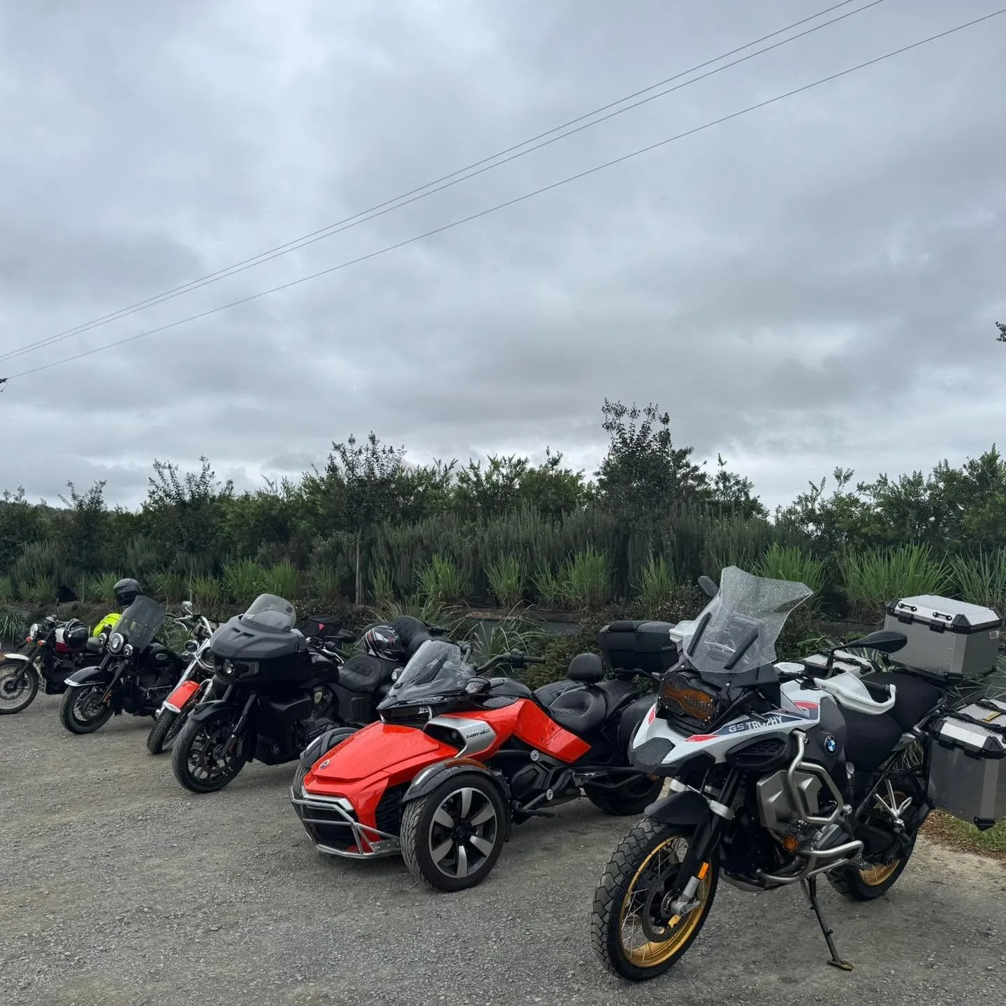 Roadtrip &amp; roadstop! What&rsquo;s the collective noun for a group of motorbikes? 
#theartisanfarmernabiac #midnorthcoastnsw #barringtoncoast #nabiac #motorbikes