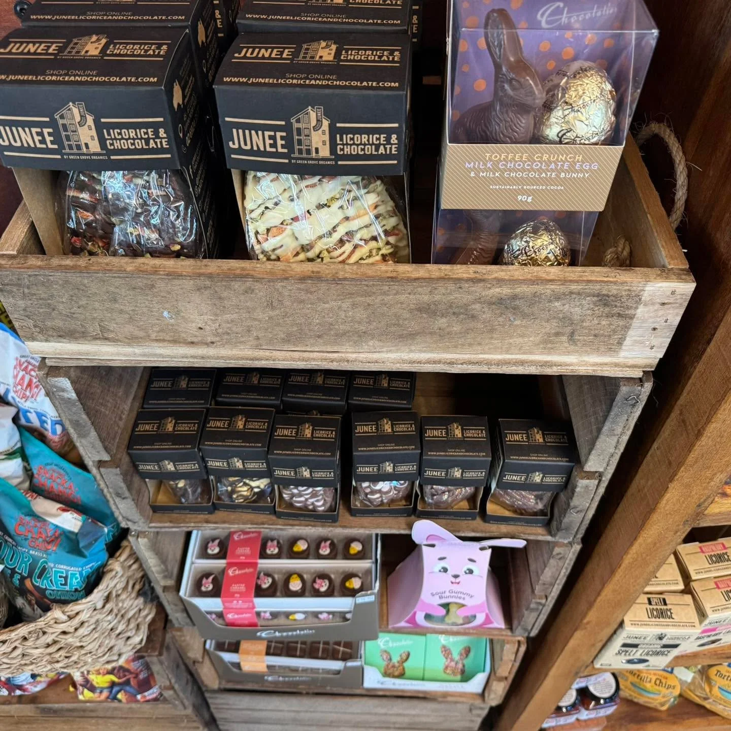 Easter chocolate &amp; treats delivery! 
juneelicoriceandchocolate
#easterchocolate
#theartisanfarmernabiac #midnorthcoastnsw #barringtoncoast #nabiac #cafe