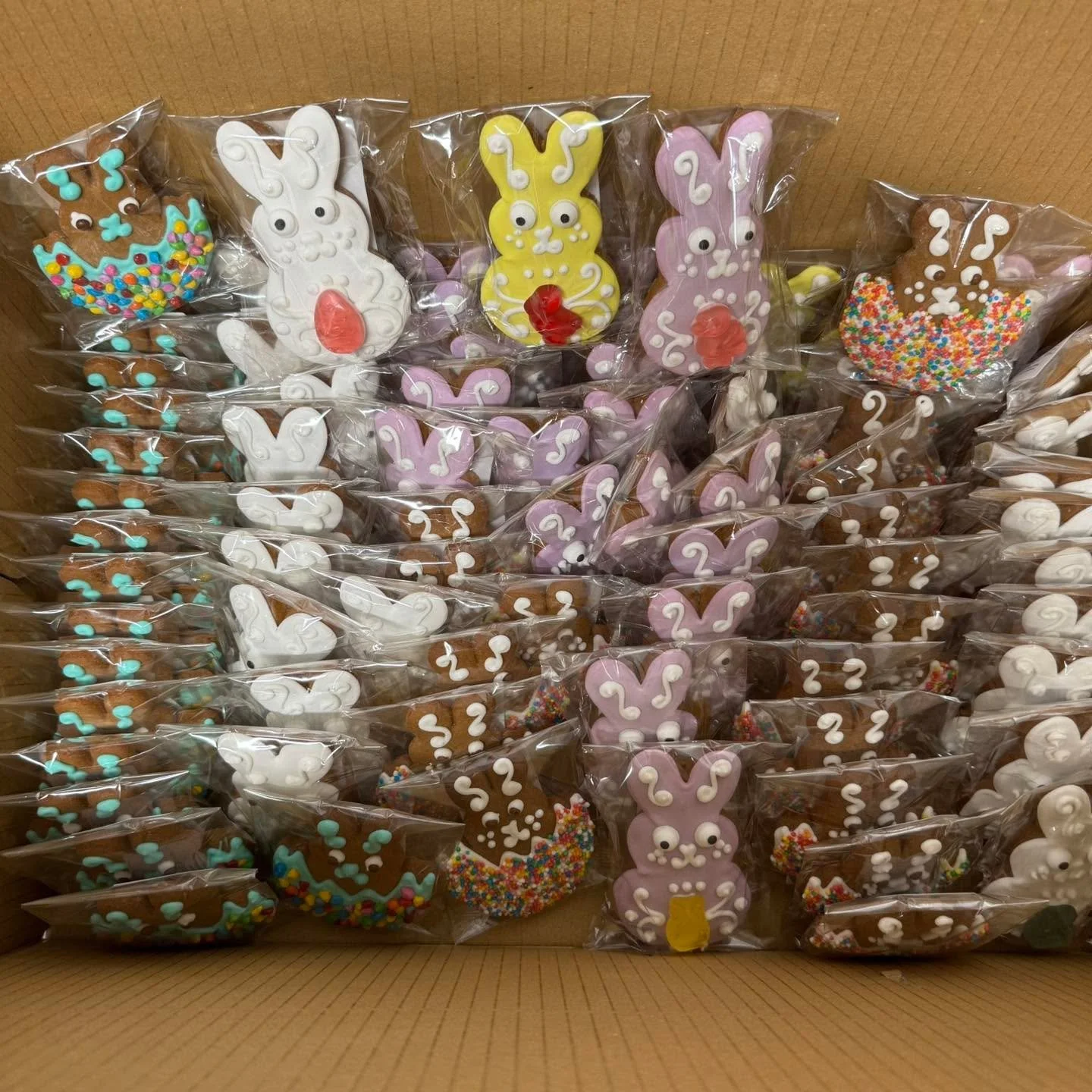 These cheeky, delectable handcrafted bunnies from Nabiac&rsquo;s local Gingerbread Alley are busting  out of their box for Easter!  Come &amp; find them on our shelves&hellip;

#gingerbread  #theartisanfarmernabiac #midnorthcoastnsw #barringtoncoast 