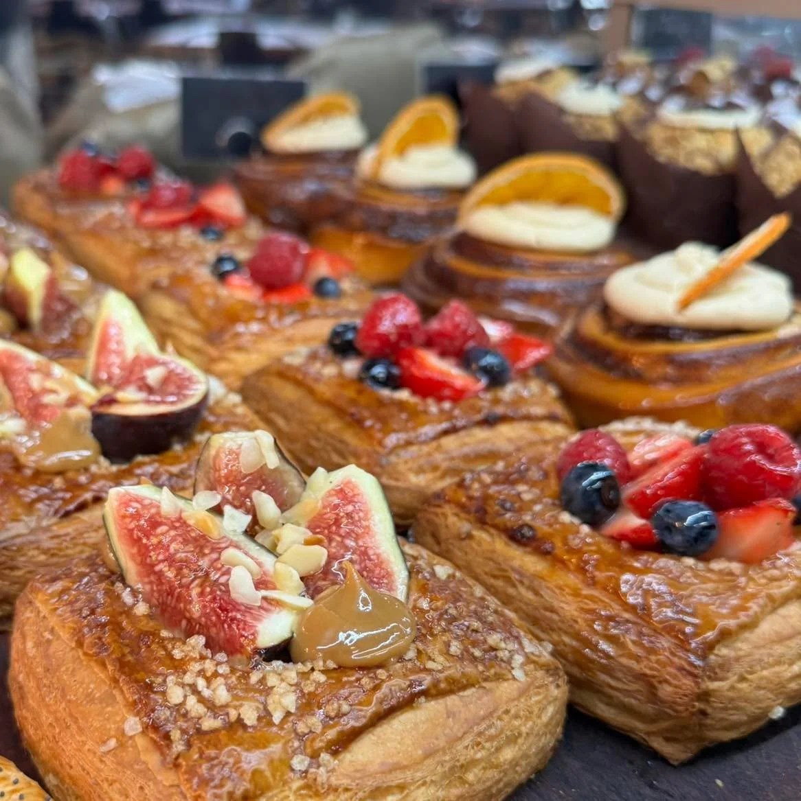 Autumn is generous with its gifts of fruit. Find them on our danishes, pancakes, cakes and more&hellip;
#seasonalfruit  #theartisanfarmernabiac #midnorthcoastnsw #barringtoncoast #nabiac