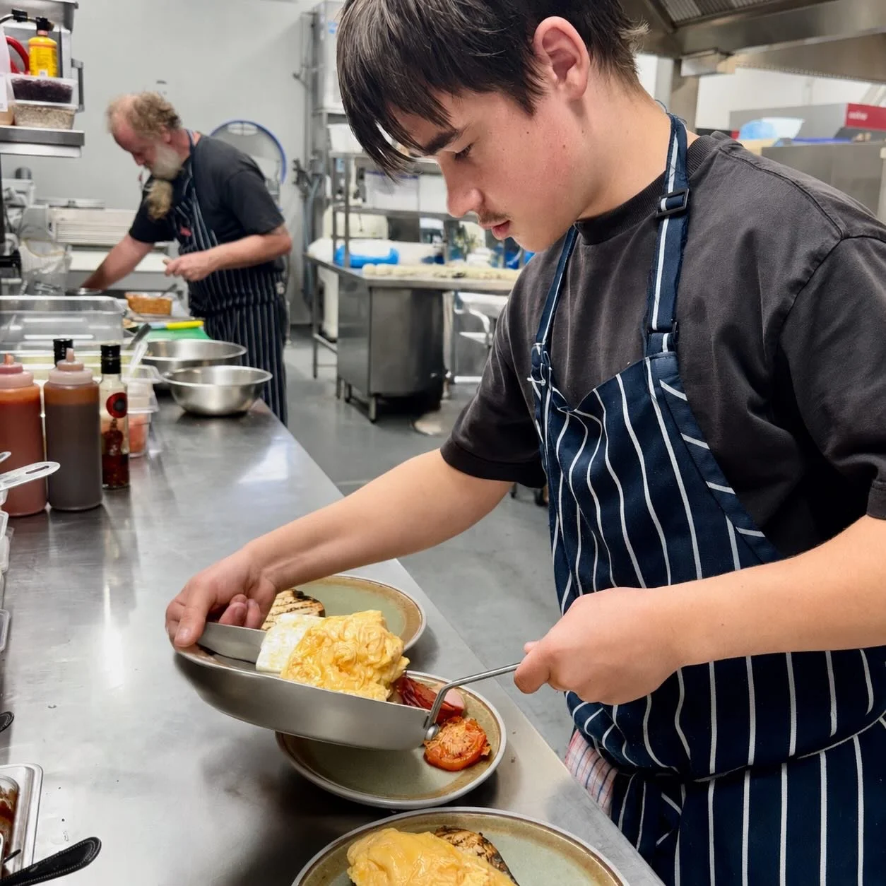 Sunday morning scrambled eggs, mastered by our Year 10 apprentice trainee, Jesse. Perfect ❤️ 

#theartisanfarmernabiac #nabiac #scrambledeggs #apprenticechef #midnorthcoastnsw