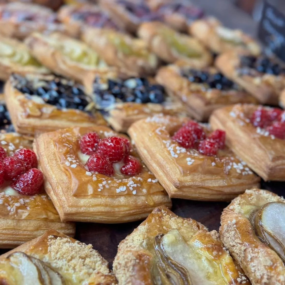 Danishes = the yummiest way to eat fruit! A melt-in-your-mouth combination of basic kitchen ingredients mixed with a lot of skill (more on that soon) and a generous dollop of fruit. 

#theartisanfarmernabiac #midnorthcoastnsw #barringtoncoast #nabiac