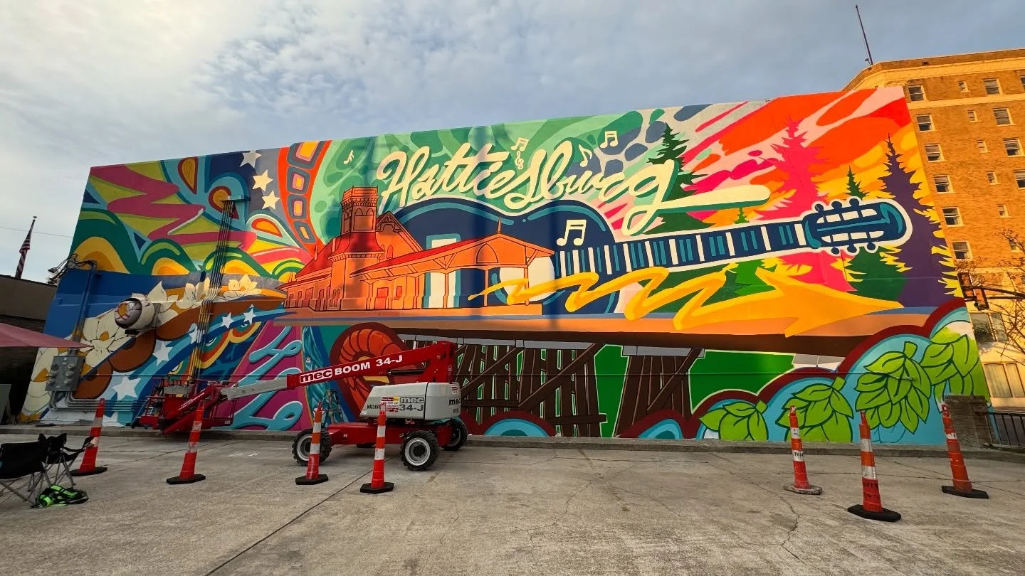 That sun is setting ☀️🌅 Making progress. 🎨@hattiesburgpublicart