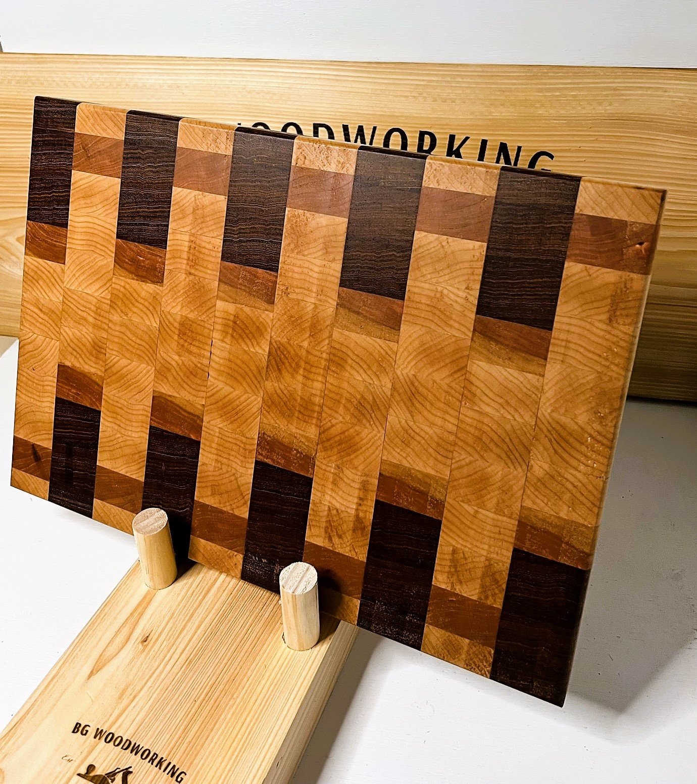 End Grain Ash Walnut.jpeg