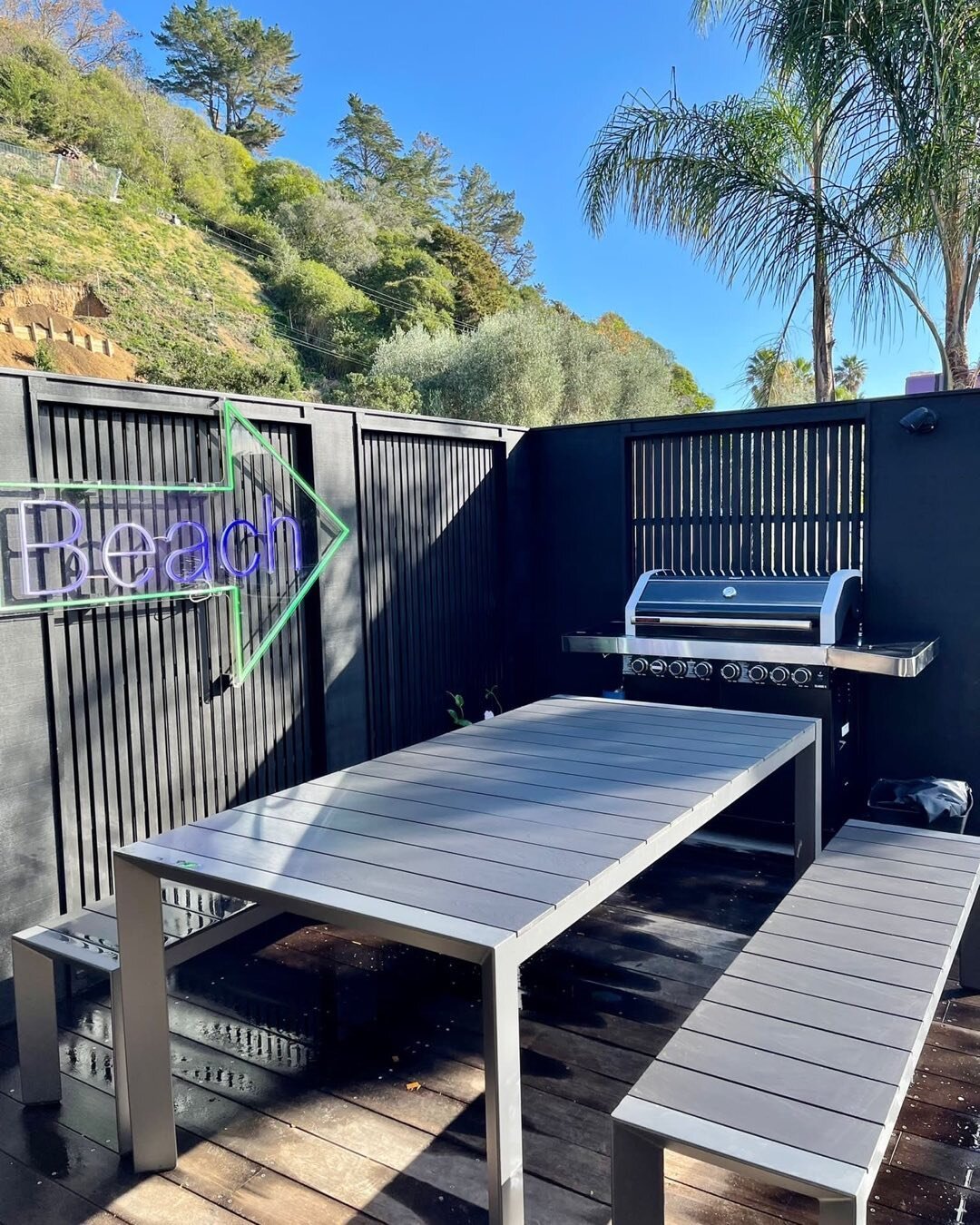Take me to The Beach - our new property Wavesong is a 2 min walk to beautiful Onetangi beach and also has gorgeous sun decks and a tropical garden 🌊🌴🤩