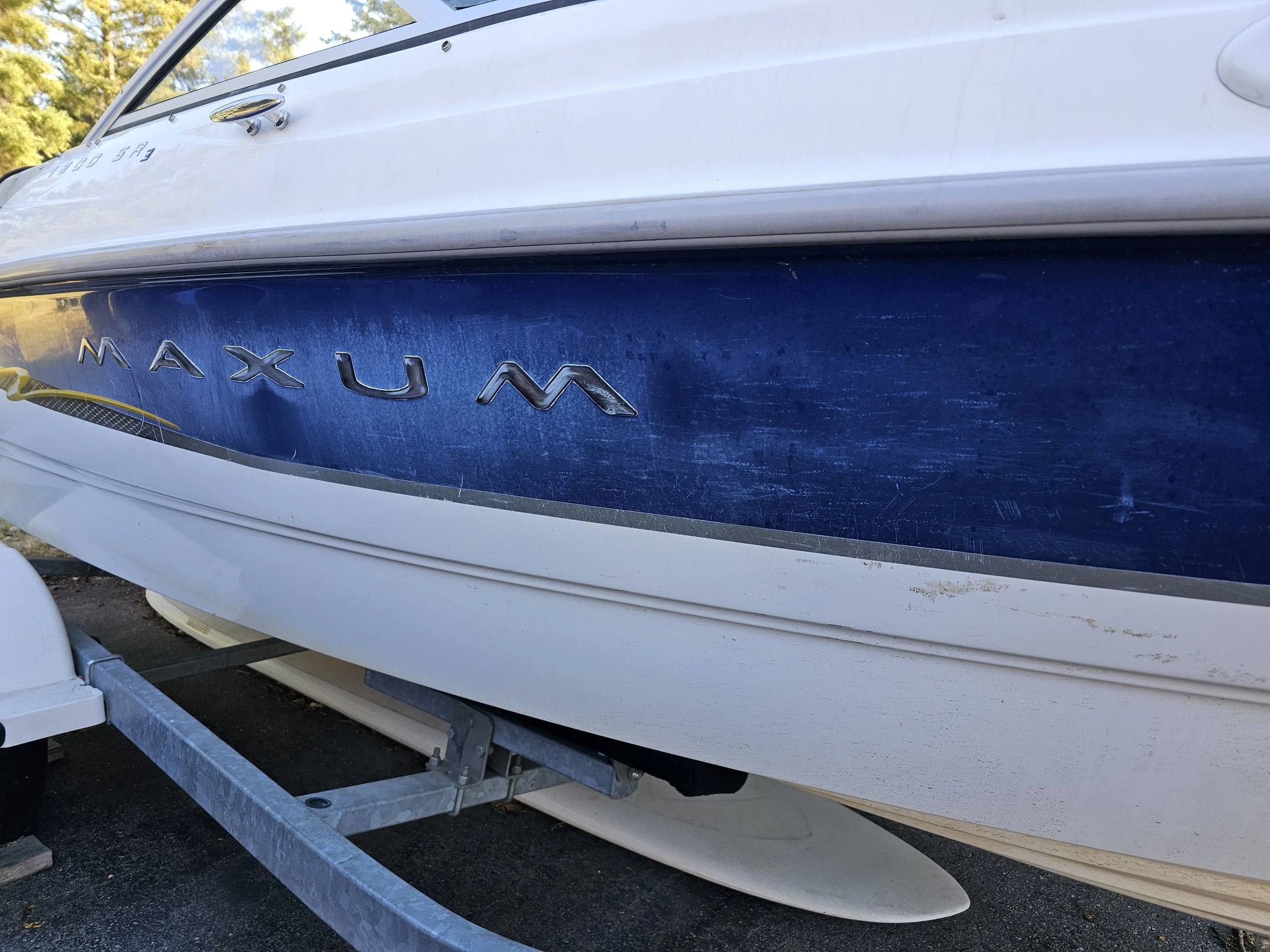 neglected, oxidized boat hull before restore and protect package