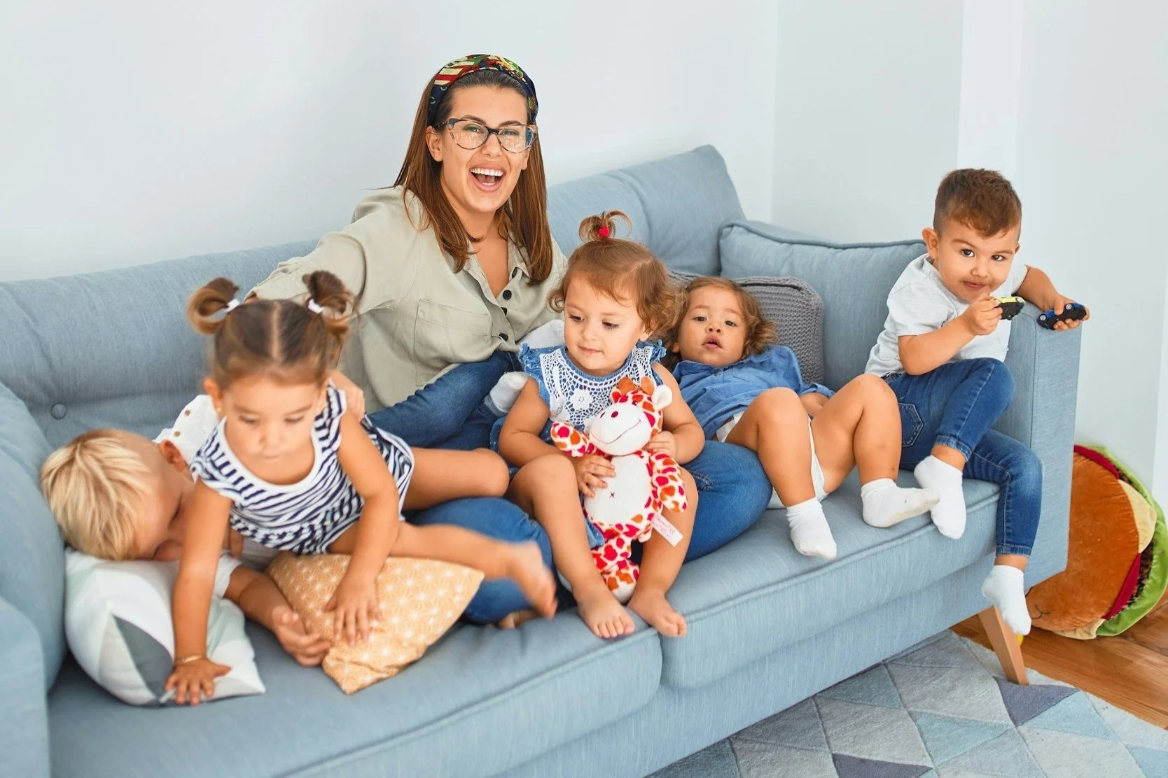 Was macht eine Tagesmutter? Aufgaben, Alltag & Anforderungen