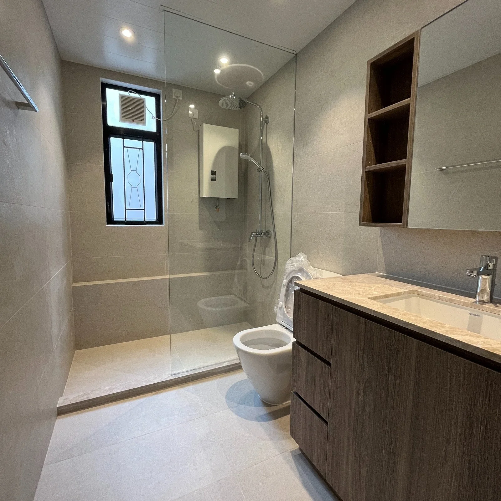 L-Apartment-30.jpg