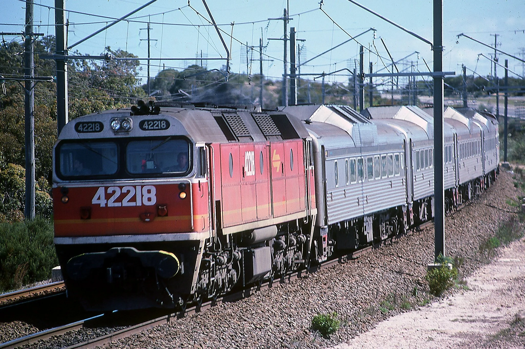 42218 Budd cars. Heathcote. November 1986