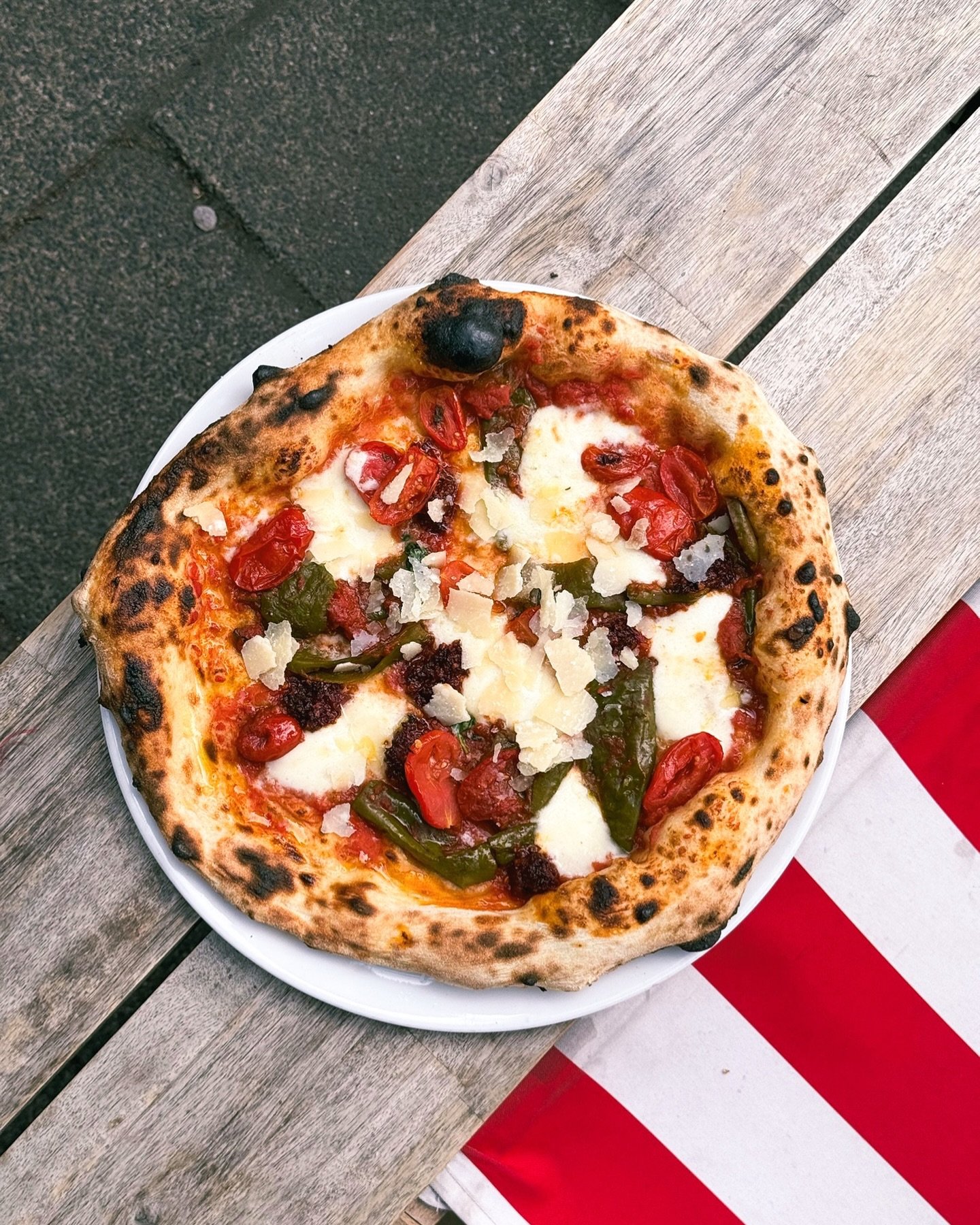 June&rsquo;s Pizza of the Month is here: Pizza Friggitelli &amp; Nduja! 🔥🍕
This bold and flavorful creation features creamy Fior di Latte di Agerola, spicy Nduja Calabrese, sweet and smoky Friggitelli peppers, and a generous grating of Pecorino Rom