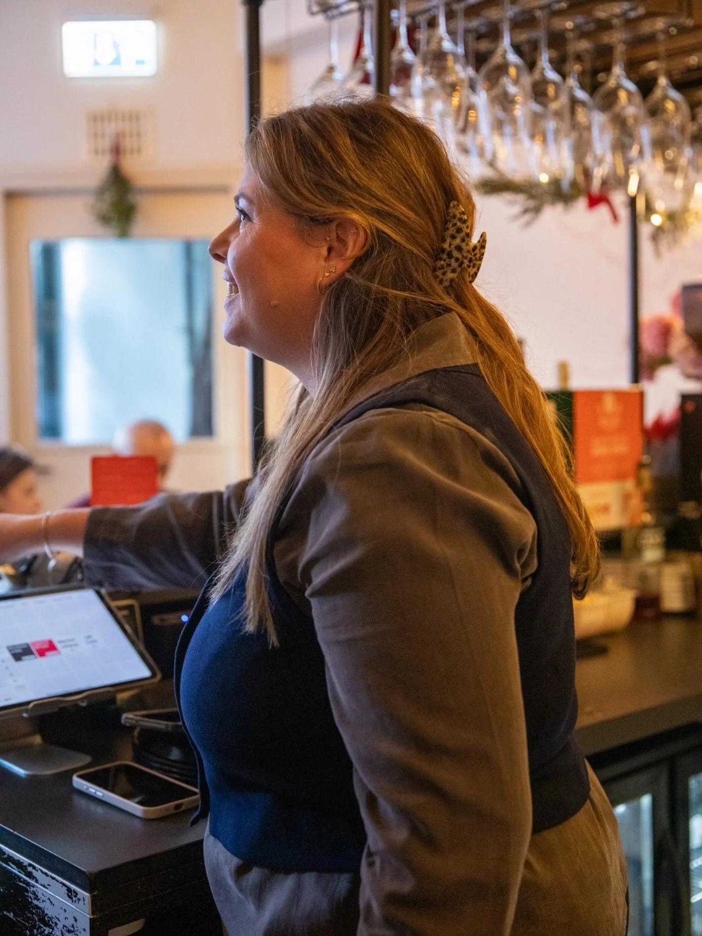 Same faces behind the counter, same rhythm as always.
From the first order to the last one, nothing really changes.
And that&rsquo;s kind of the point.
.
.
 . 
#thepizzavagabond #pizzaamsterdam #italia