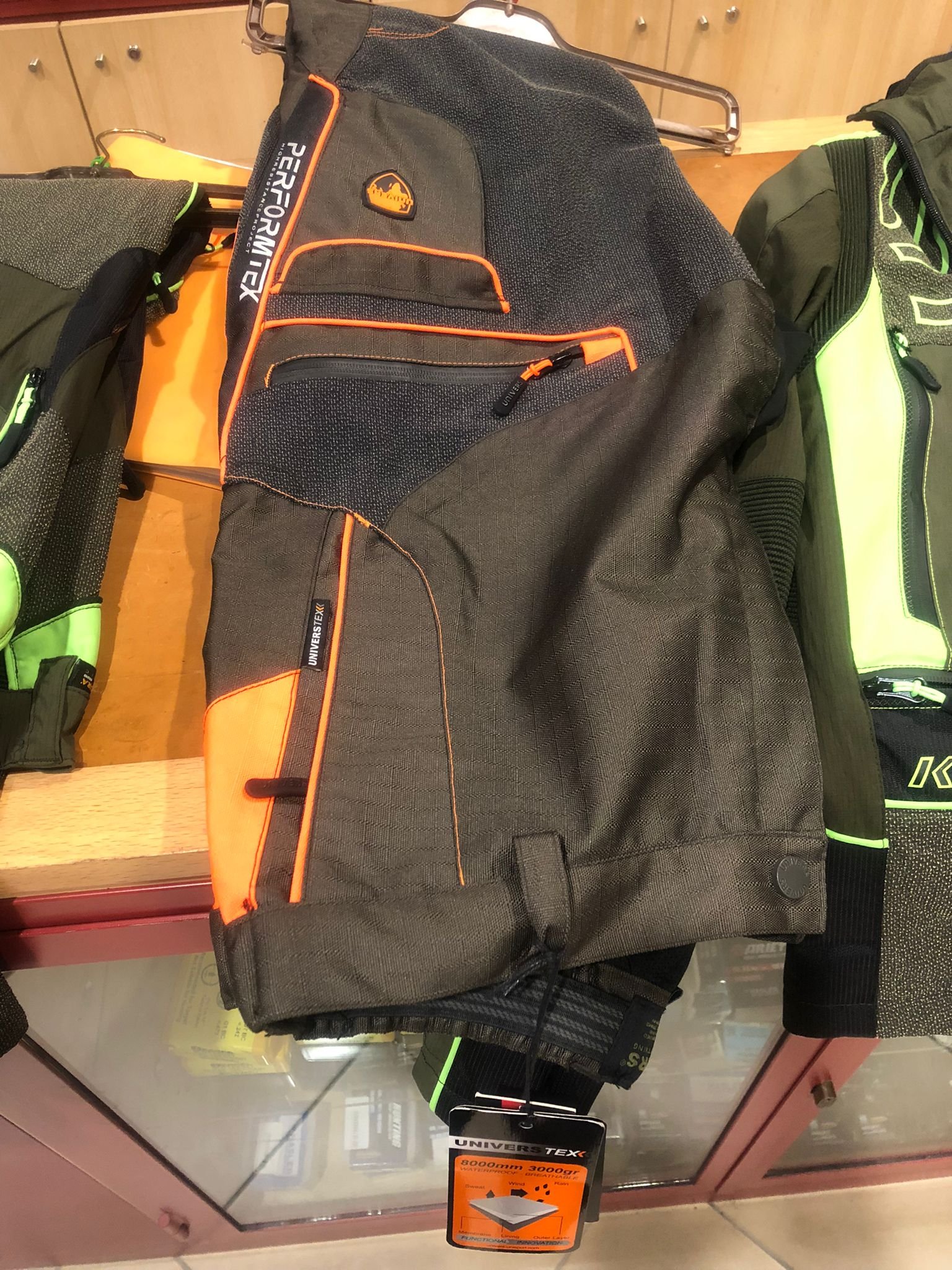 Pantaloni Univers estivo