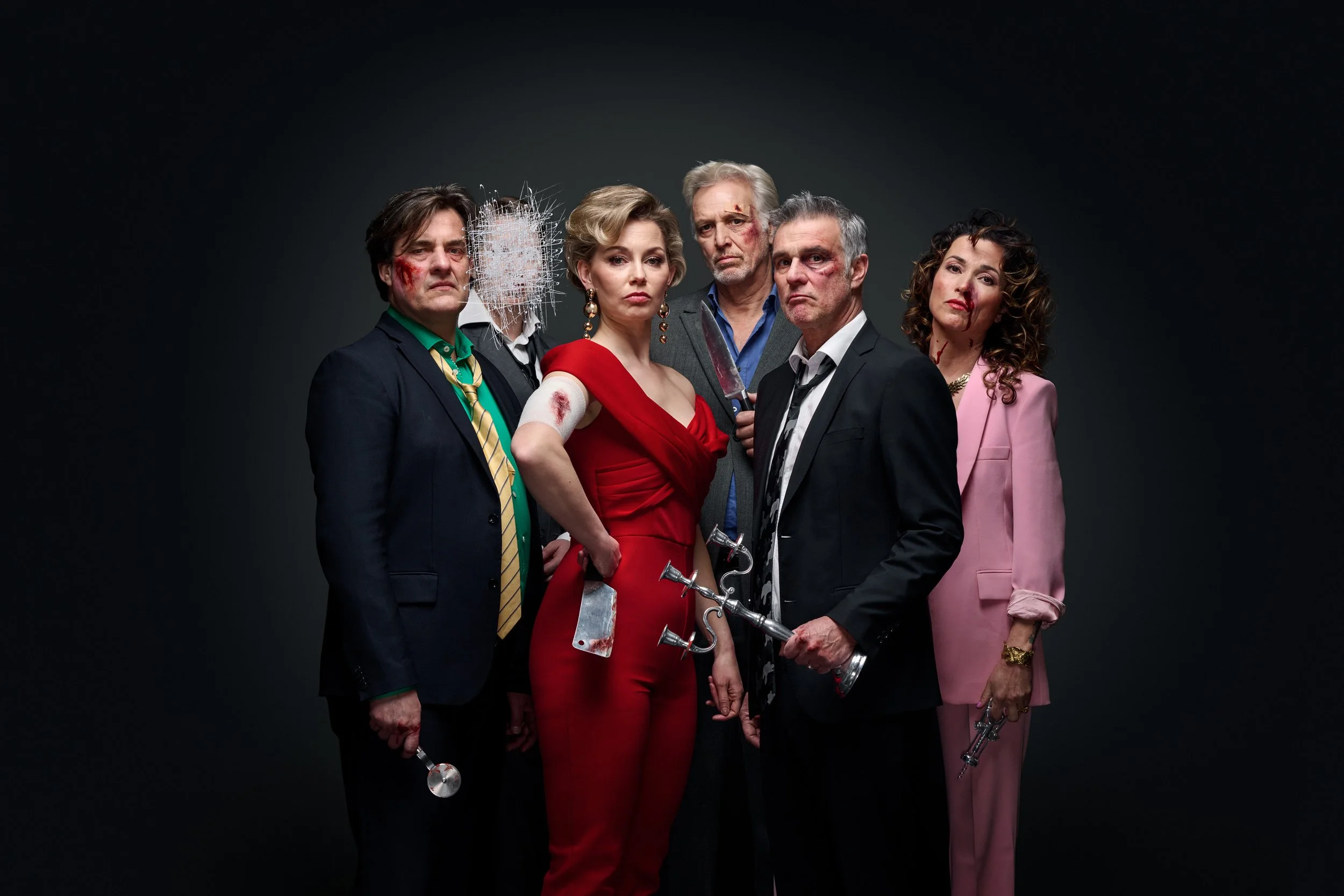 Cast portrait for BOS Theater’s De Ploeg, featuring Titus Tiel Groenestege, Viggo Waas, Vincent Croiset, Maartje van de Wetering and Birgit Schuurman in a dark theatrical ensemble portrait with staged injuries and props.
| Bos Theater Producties. Pho