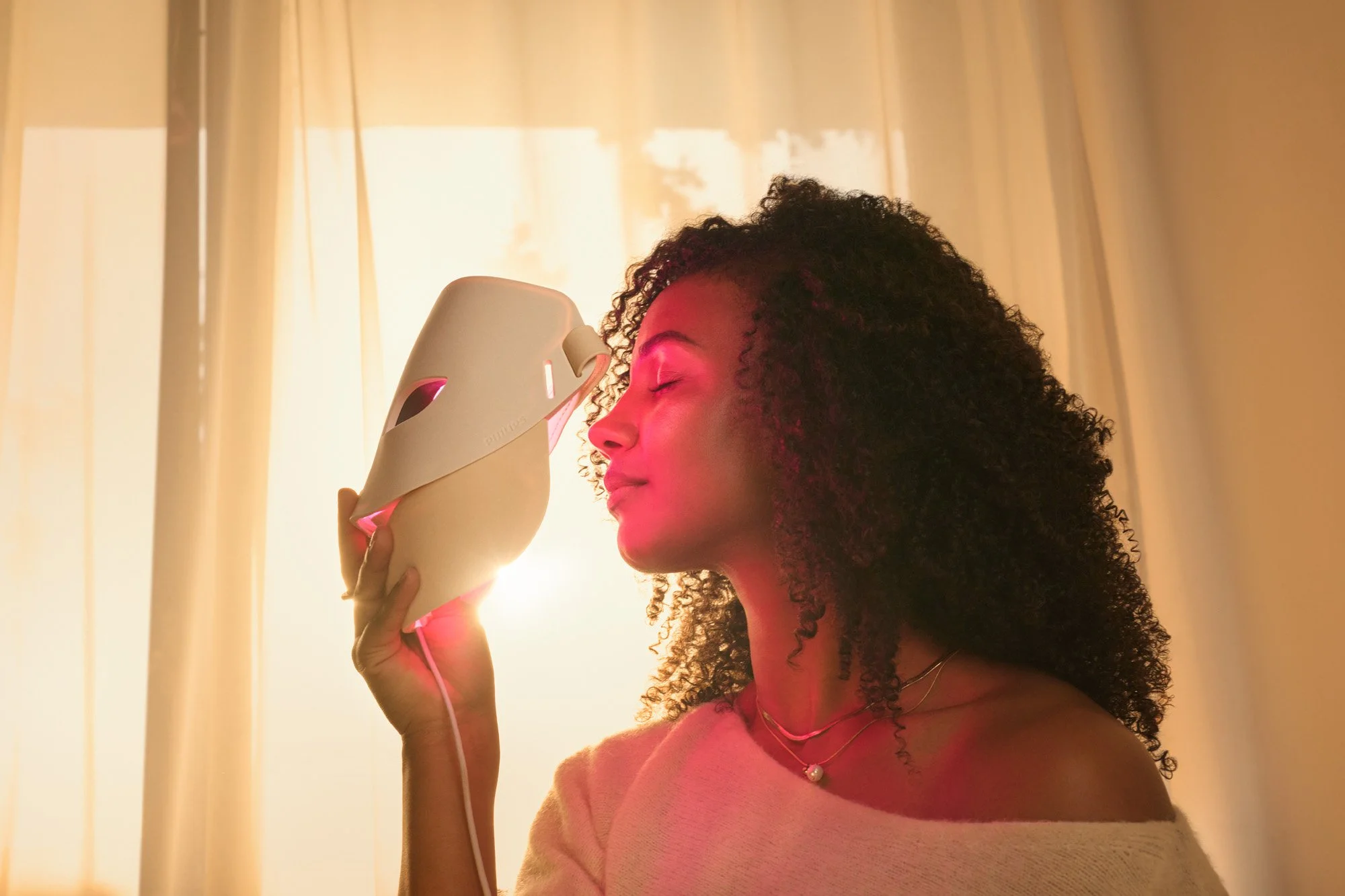 Philips Personal Care | a woman using ReAURA LED mask