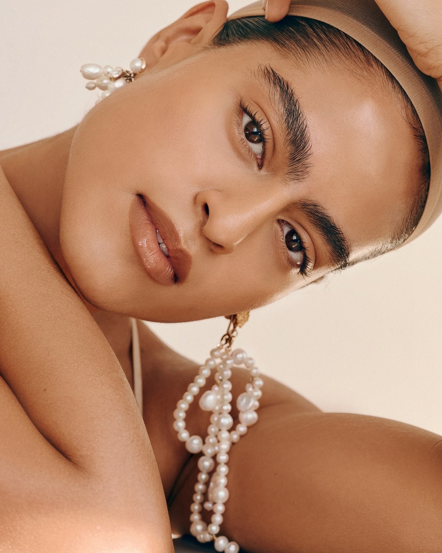 MARIE CLAIRE COLOMBIA @marieclairecolombia 
HER: Melissa Ramirez @the_meli_show 
PH: Natalia Tirado @bynataliatirado 
PH ASSISTANT: Catalina Recalde @catalinarecald 
MUA: Lau Pantoja @laupantoja 
SYLIST: Flor Traversaro @flortraversaro 
STYLIST ASSIS