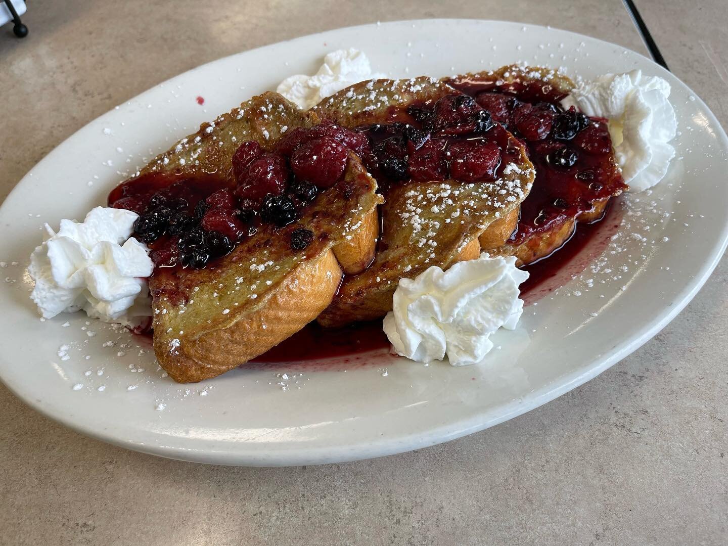 Sunday Special: 
MIXED BERRY FRENCH TOAST 
🍓🫐🍞🍳🥓