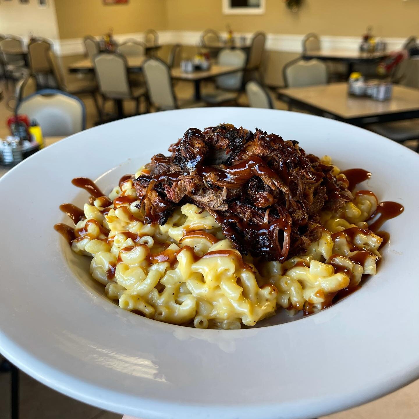Pulled Pork Macaroni &amp; Cheese 🐷🧀 

⭐️Try our SMOKE HOUSE MENU Monday-Friday 3PM-7PM!!!