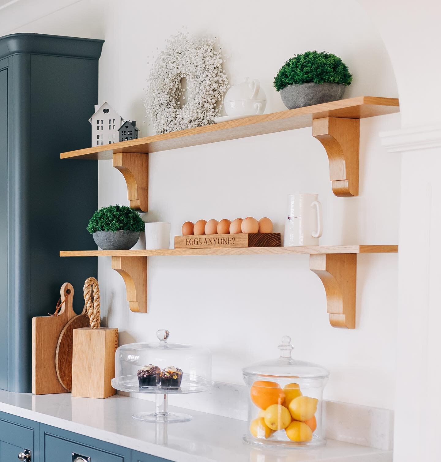 When designing kitchens I always ask if people prefer everything to be hidden behind doors or if they like open shelves. A question I believe is really important to ask because open shelving certainly seems to be a love or hate thing&hellip;

I think