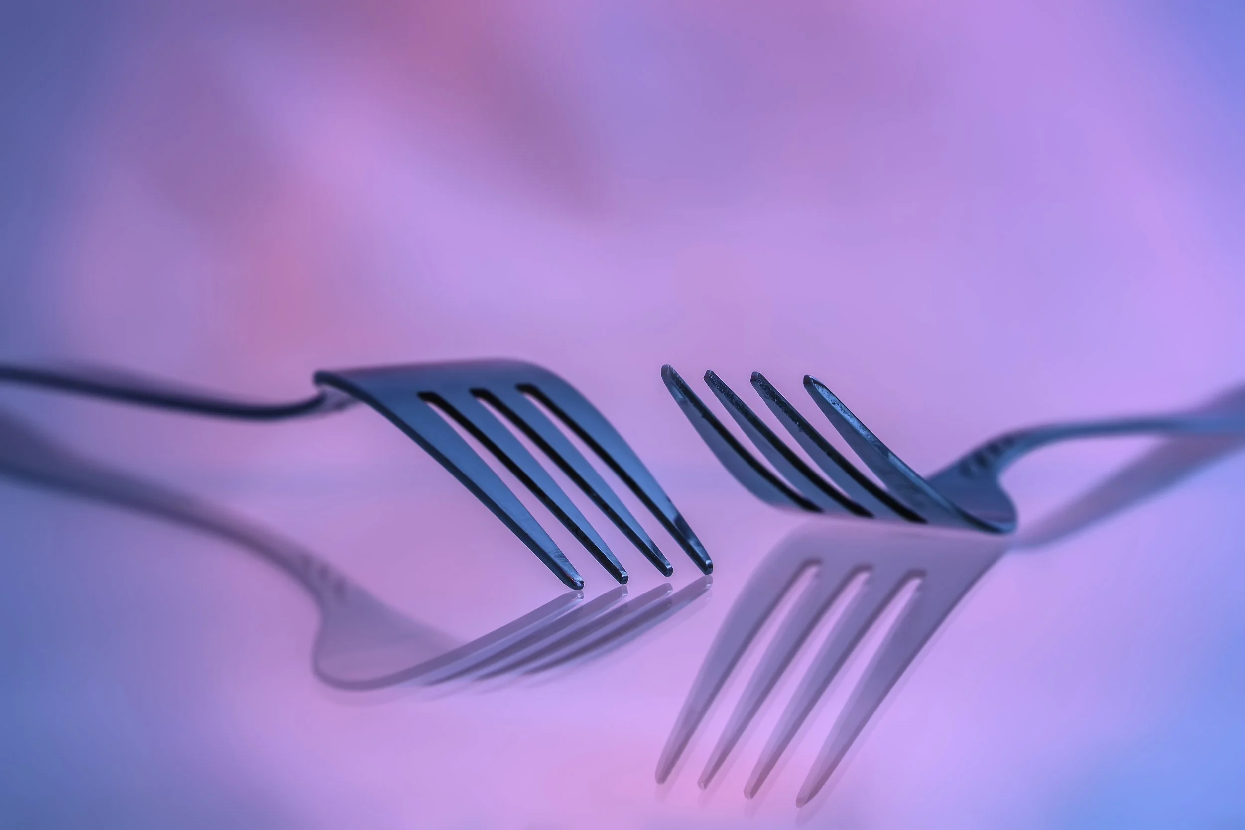 Two-forks-and-reflection-791775.jpg