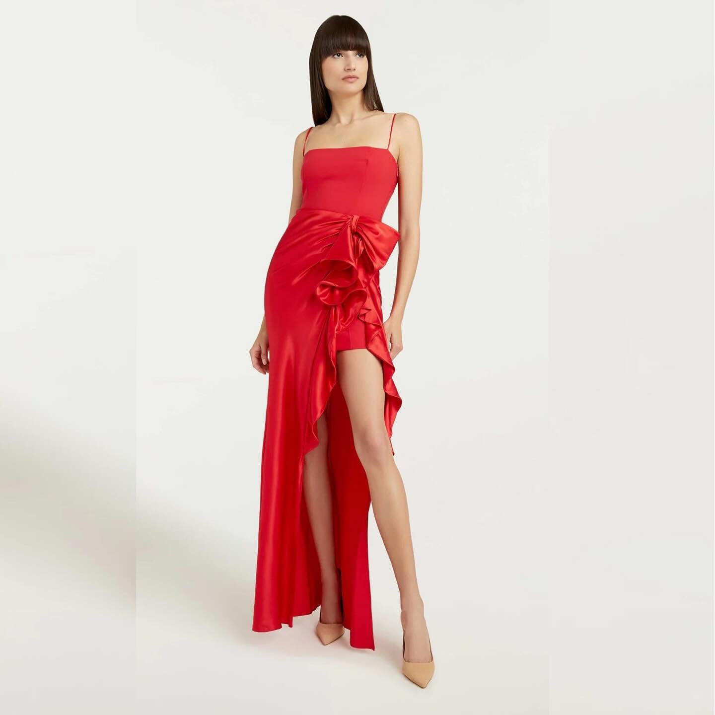 Add some spice to your life with this gorgeous gown by @cinqasept in Pimento red 🌶️
.
.
.
.
.
.
.
.
.
#MontrealFashion #DressRentalMontreal #RentTheLook #MontrealStyle #MontrealDresses #FashionForRent #MontrealChic #RentDressRepeat #MontrealGlam