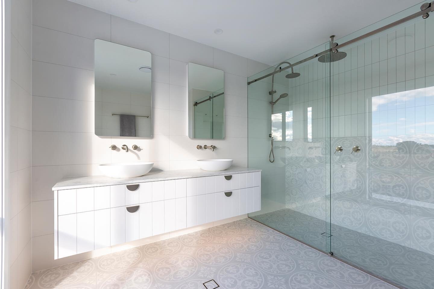 We love a modern farmhouse bathroom 😍

Floor tile - Olso Mist by @southern_cross_ceramics 
Tiles - @rivoland_tiles 
Frameless sliding shower screen by - @advancedglassact 
@benkingphotography 
@harveynormancommercial 
@alltradez_canberra 
@abiinteri