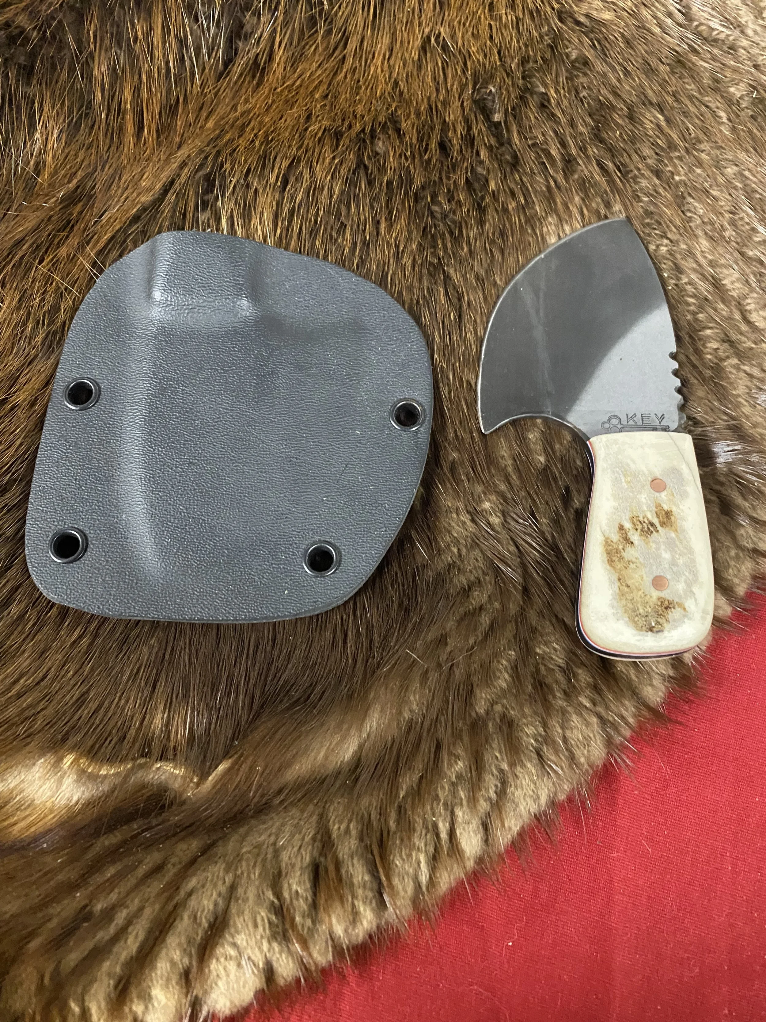 Three-finger Skinner with Moose antler handle. 