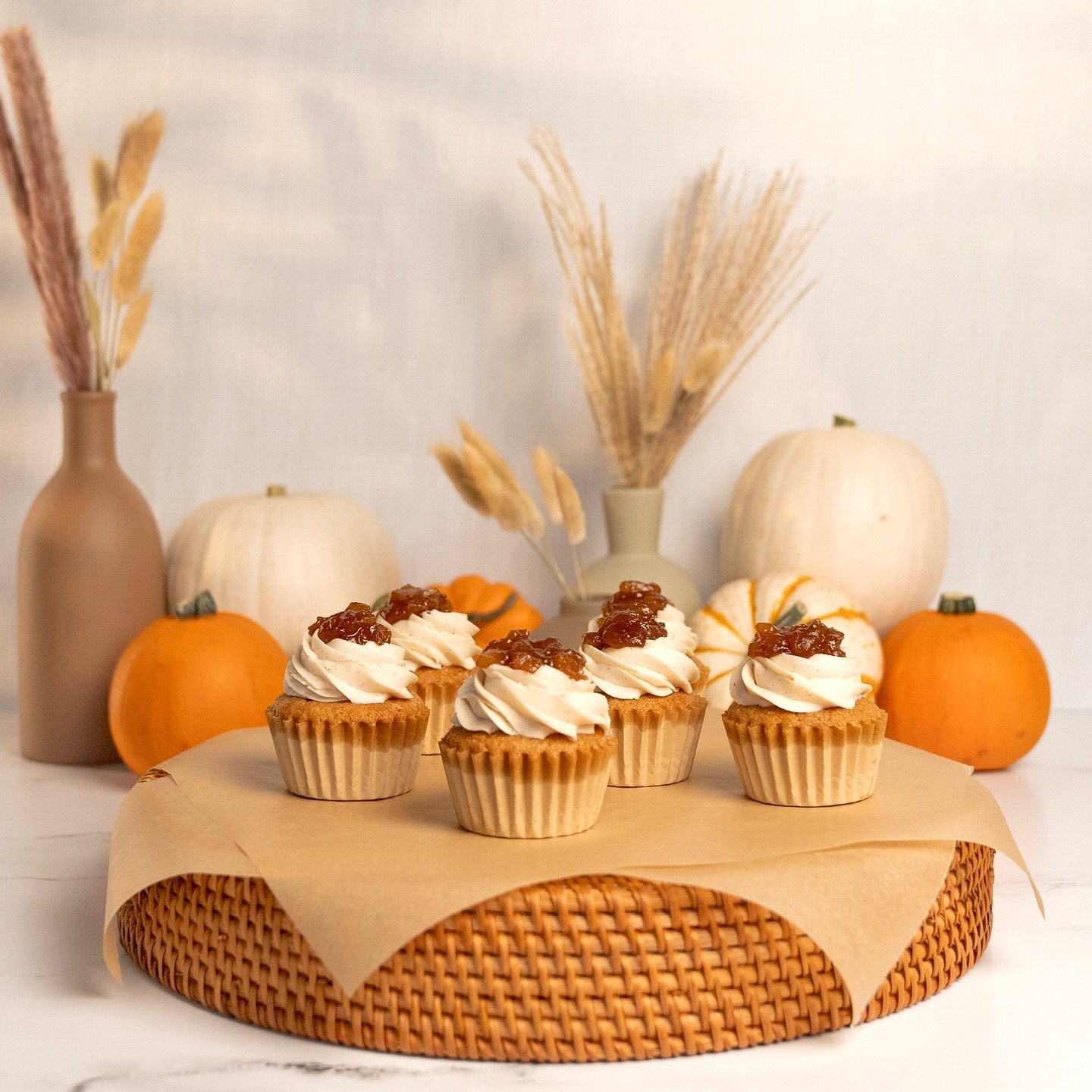 Want to make your Friendsgiving extra sweet? 💛

We&rsquo;ve got you covered this holiday season!

✨ Order your Thanksgiving treats today &amp; schedule pick up or delivery for Nov 22 - Nov 27! ✨

www.eatspiltmilk.com 

#glutenfree #bakery #cake #cha
