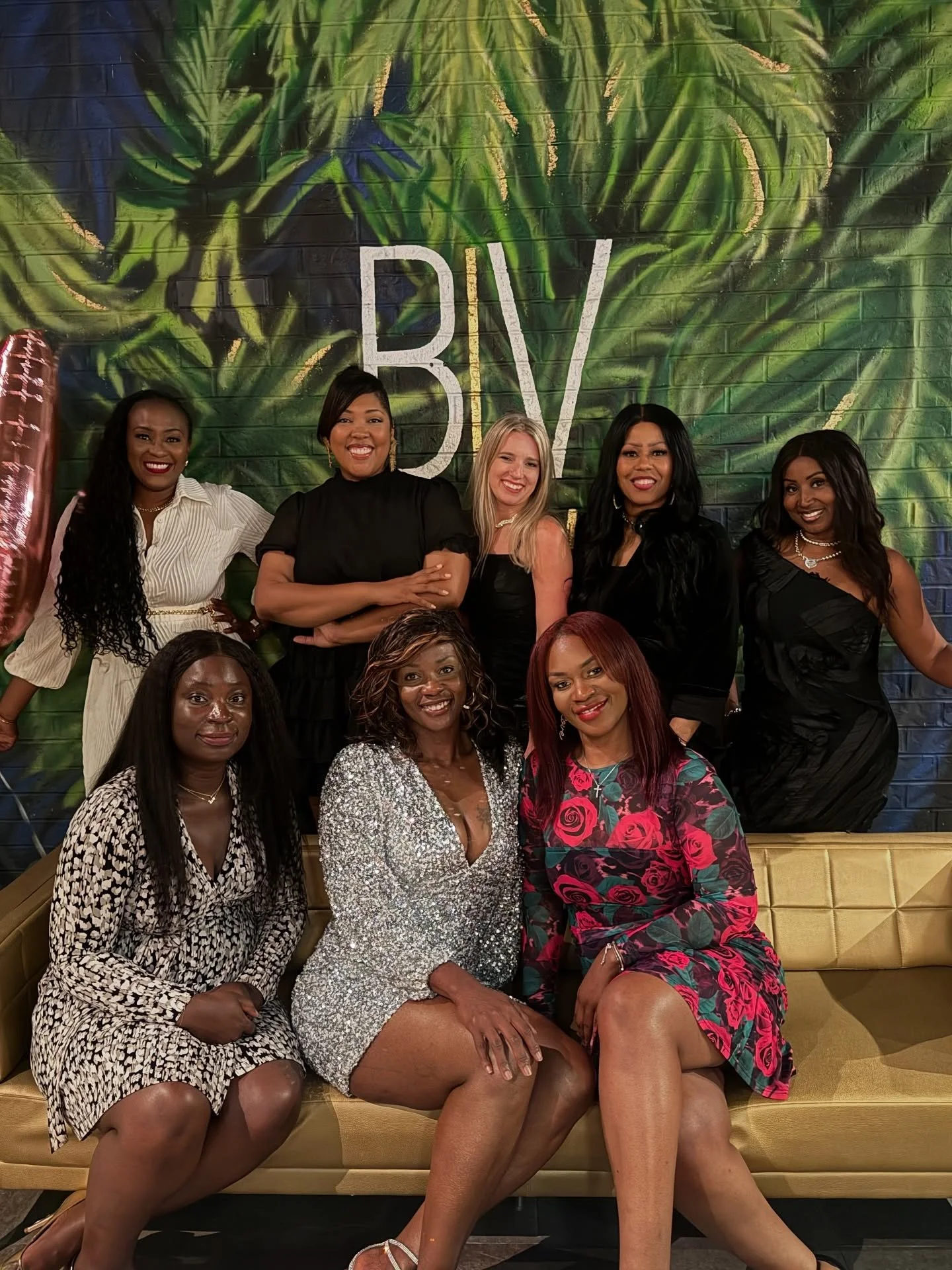 🅕🅡🅘🅓🅐🅨 🅝🅘🅖🅗🅣

Happy Birthday @annwisseh.realtor! You show up for so many people, so it was really nice to finally celebrate you for a change. 🎉 Side note: how many Realtors do you see? 👀😁