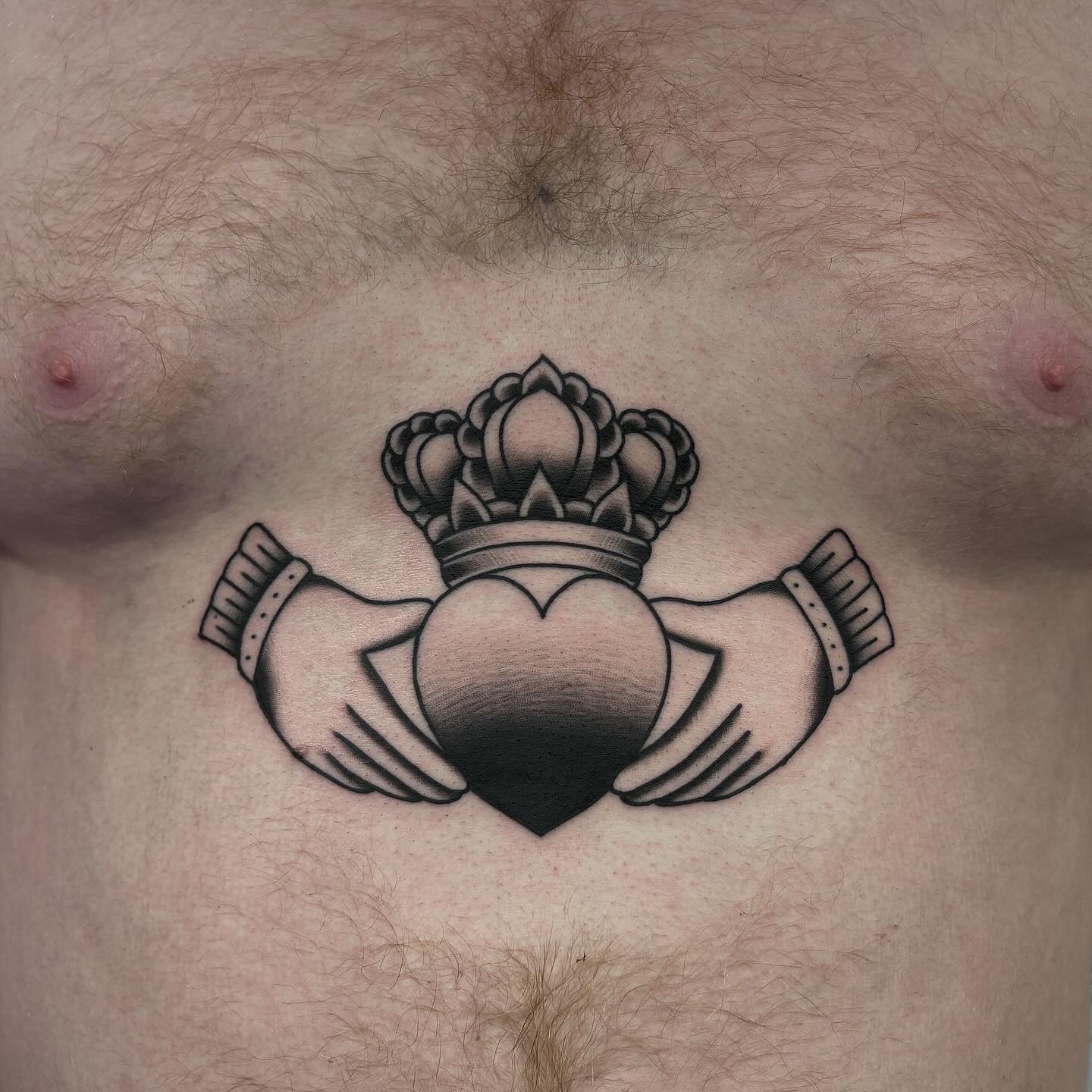 Claddagh for Aaron! Thanks so much 🙏 done @secretdoor_studio  #tattoo #tattoos #tattooed #tattooing #qttr #queertattooer #oldworkers #oldschool #oldschooltattoo #tradworkers #traditionaltattoo #gerfertattoo #dublin #claddagh #claddaghtattoo 
Thanks: