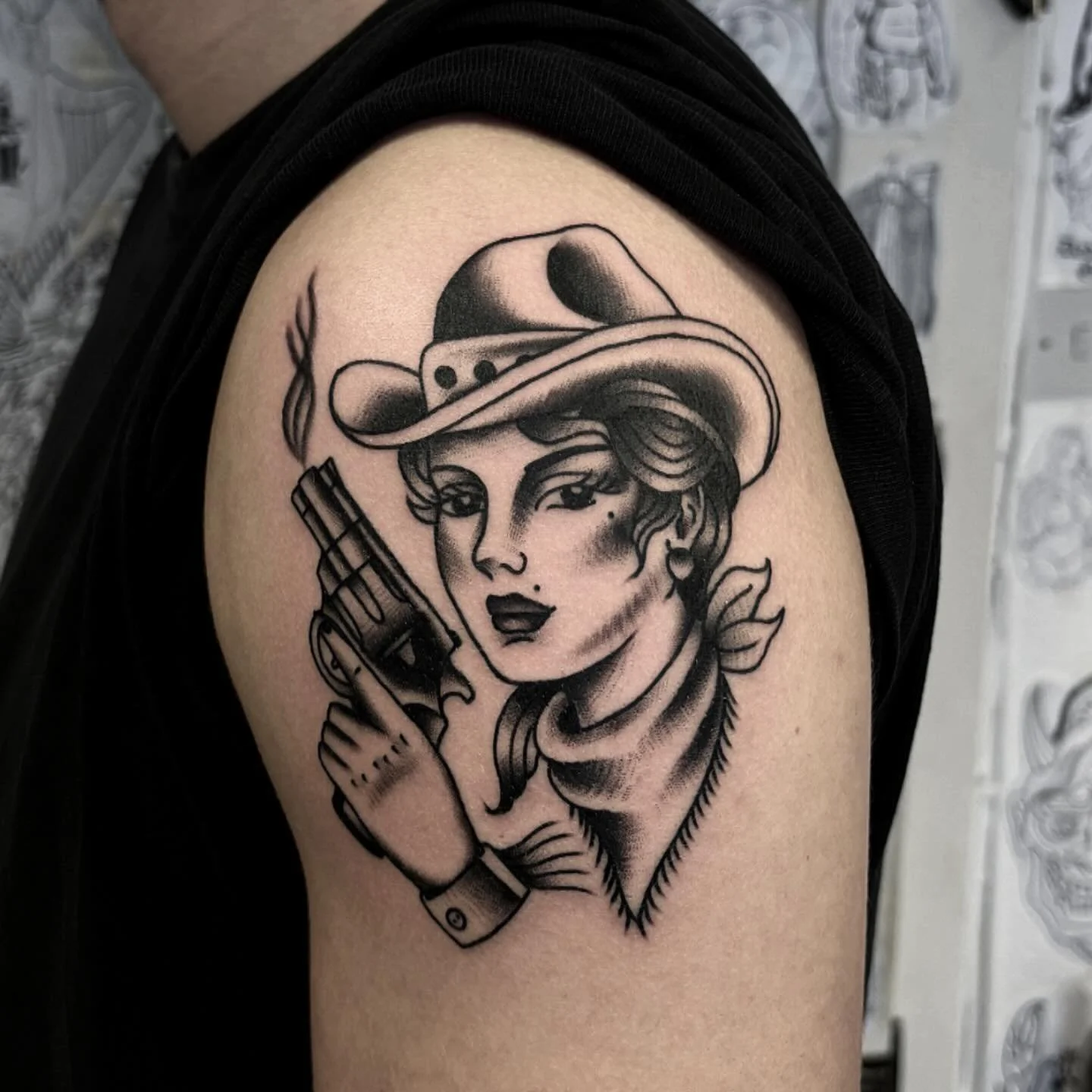 Cowgirl 🖤 thanks Samuel! Done @secretdoor_studio  #tattoo #tattoos #tattooed #tattooing #oldworkers #oldschool #oldschooltattoo #tradworkers #traditionaltattoo #gerfertattoo #dublin #cowgirl #cowboy
Thanks:
@dermalizepro